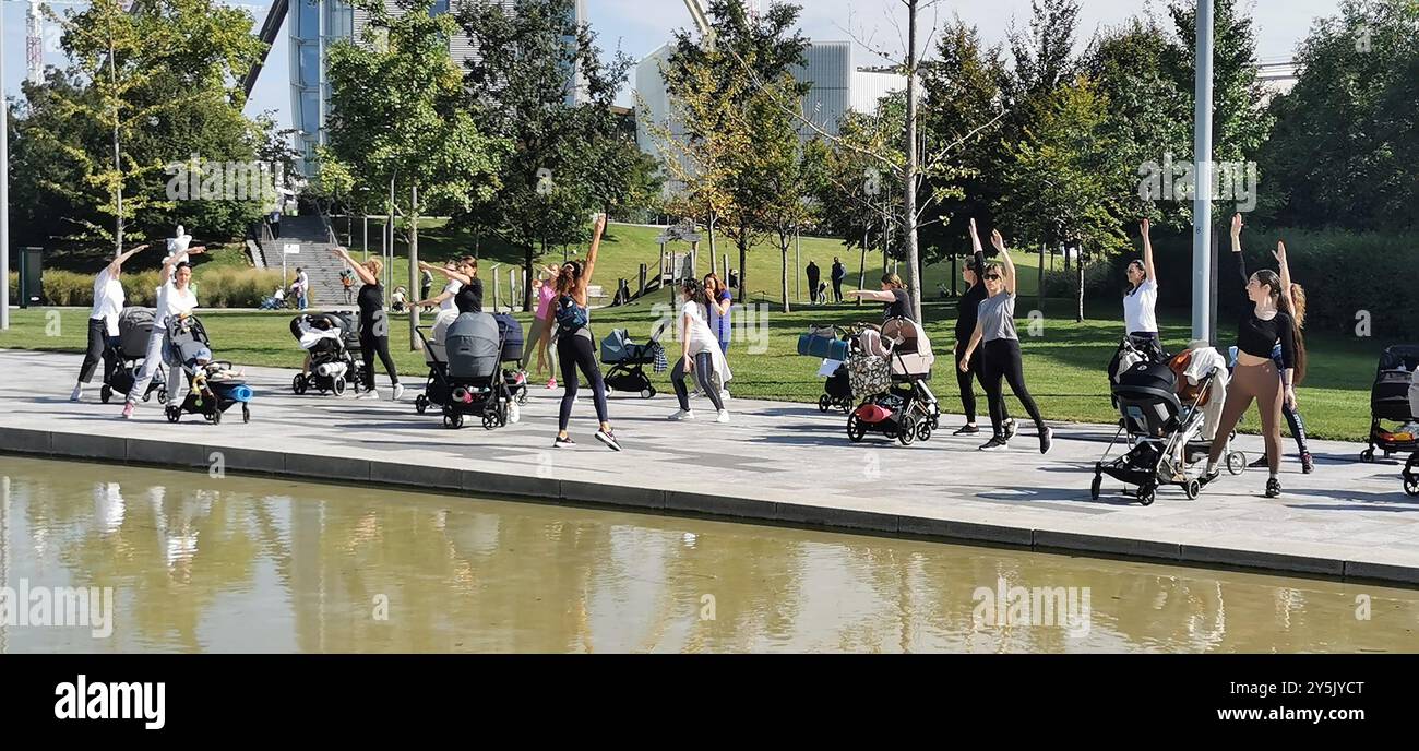 Giovani mamme a Milano Foto Stock