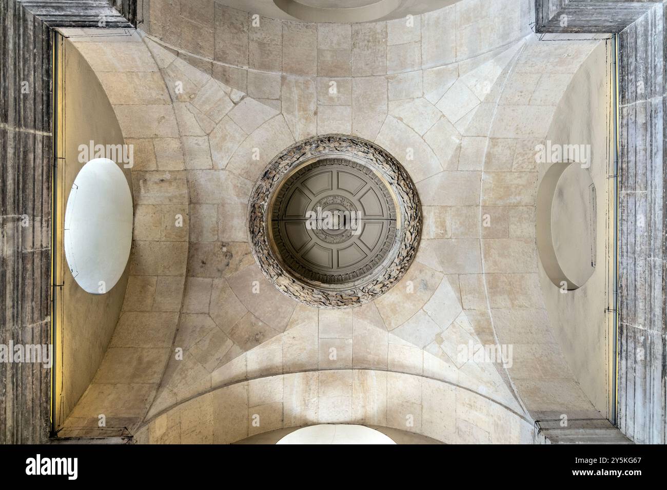 Soffitto a vestibolo della chiesa di St Mary-le-Bow, City of London, Inghilterra Foto Stock