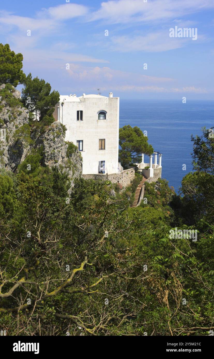 L'isola di Capri è situata nel Golfo di Napoli. Capri ha una superficie di soli 10 chilometri quadrati, ma è famosa in tutto il mondo per le sue Foto Stock