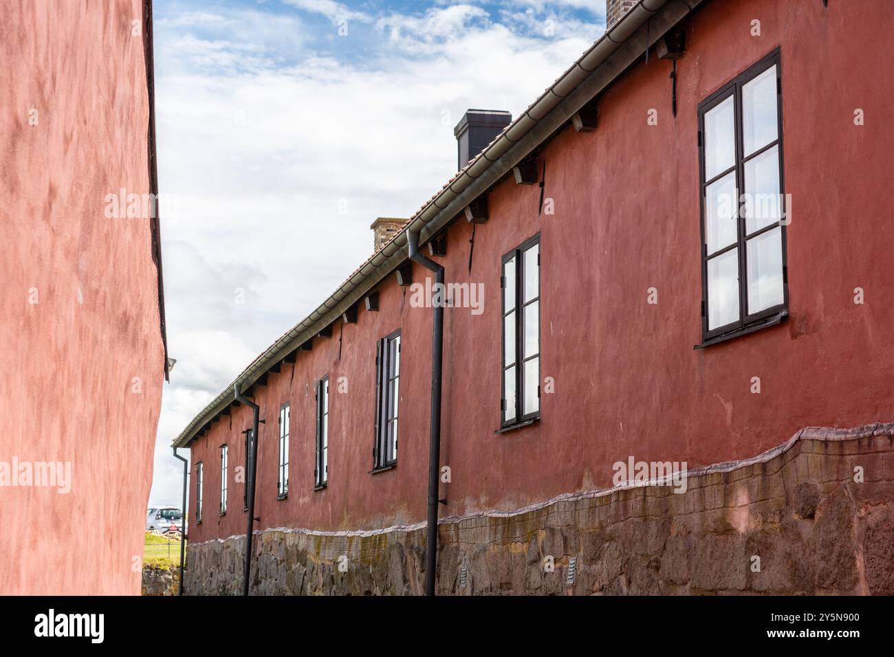 Varberg, Svezia - 04 luglio 2022: Edifici all'interno della fortezza di Varberg. Foto Stock