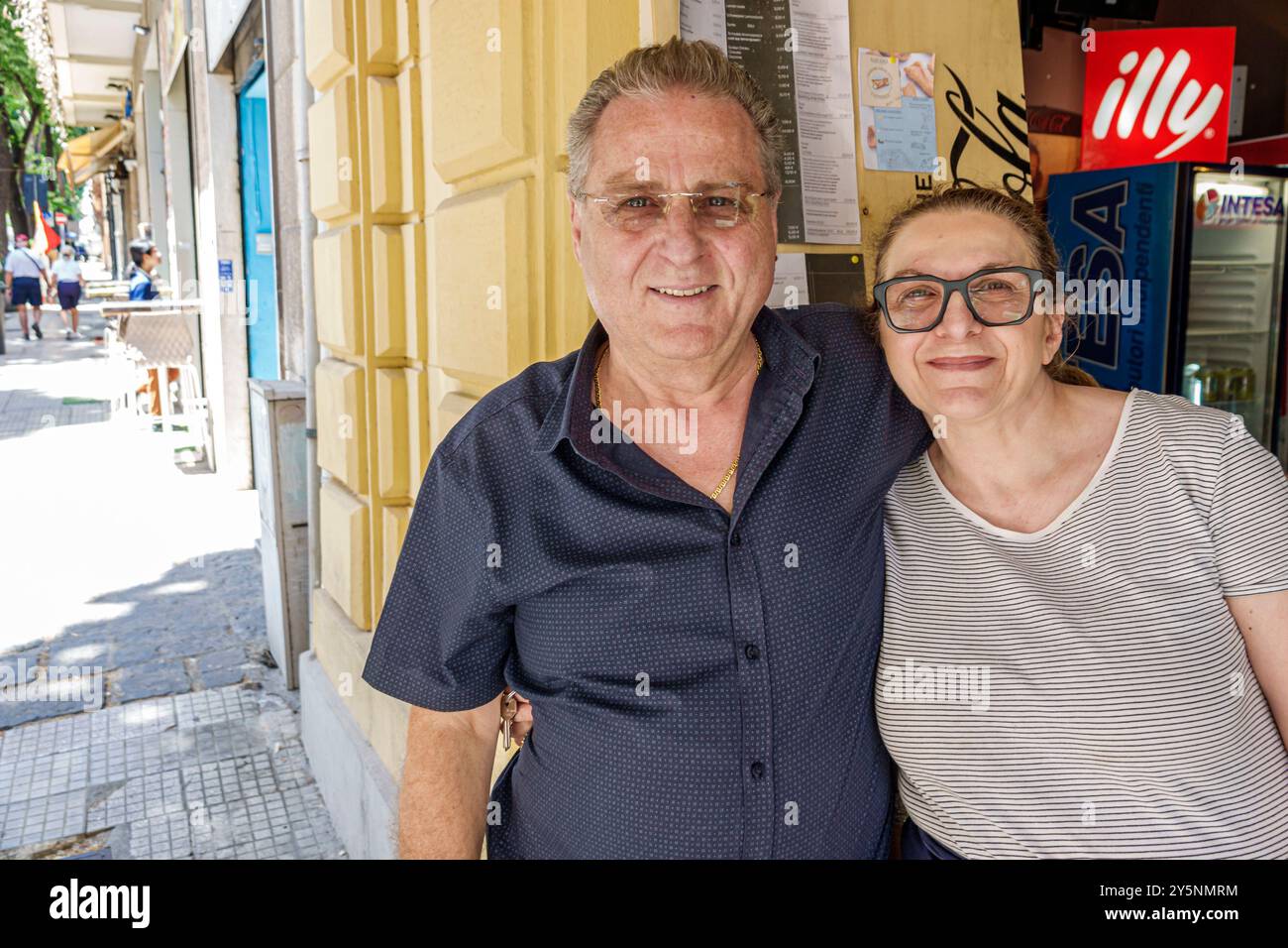 Messina, Sicilia, via Giacomo Venezian, esterno, uomo donna, coppia matura, imprenditori, ristorante, cucina siciliana, Europa italiana e UE Foto Stock