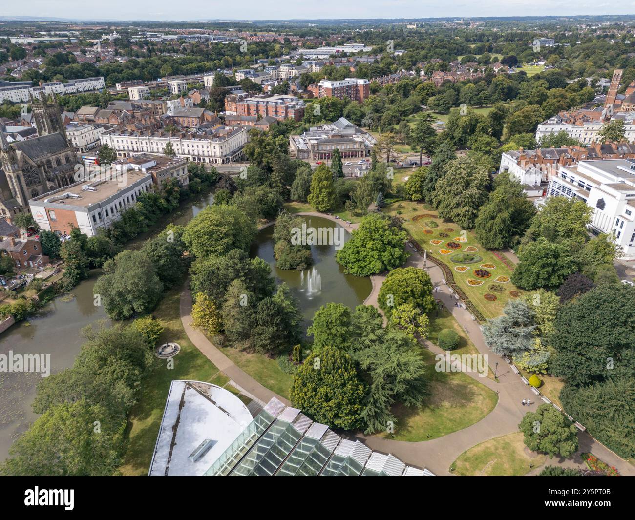 Vista aerea della Riverside Glasshouse, Royal Leamington Spa, Warwickshire, Regno Unito. Foto Stock