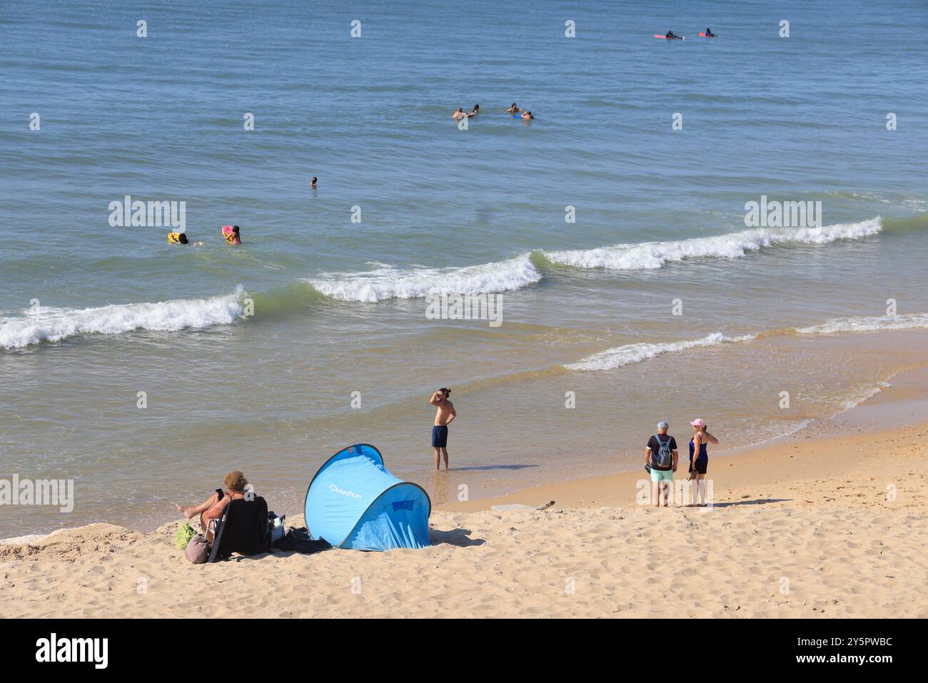 L'Oceano Atlantico è situato a Lacanau-Ocean nel Medoc in Gironda, nel sud-ovest della Francia. Lacanau-Océan, Médoc, Gironde, Nouvelle Aquitaine, Fran Foto Stock