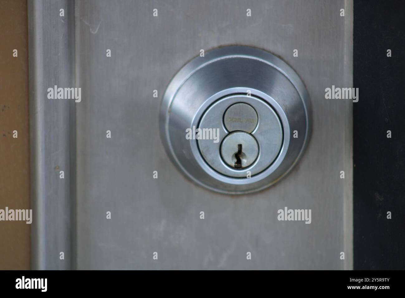 serratura rotonda argento con foro per chiavetta Foto Stock