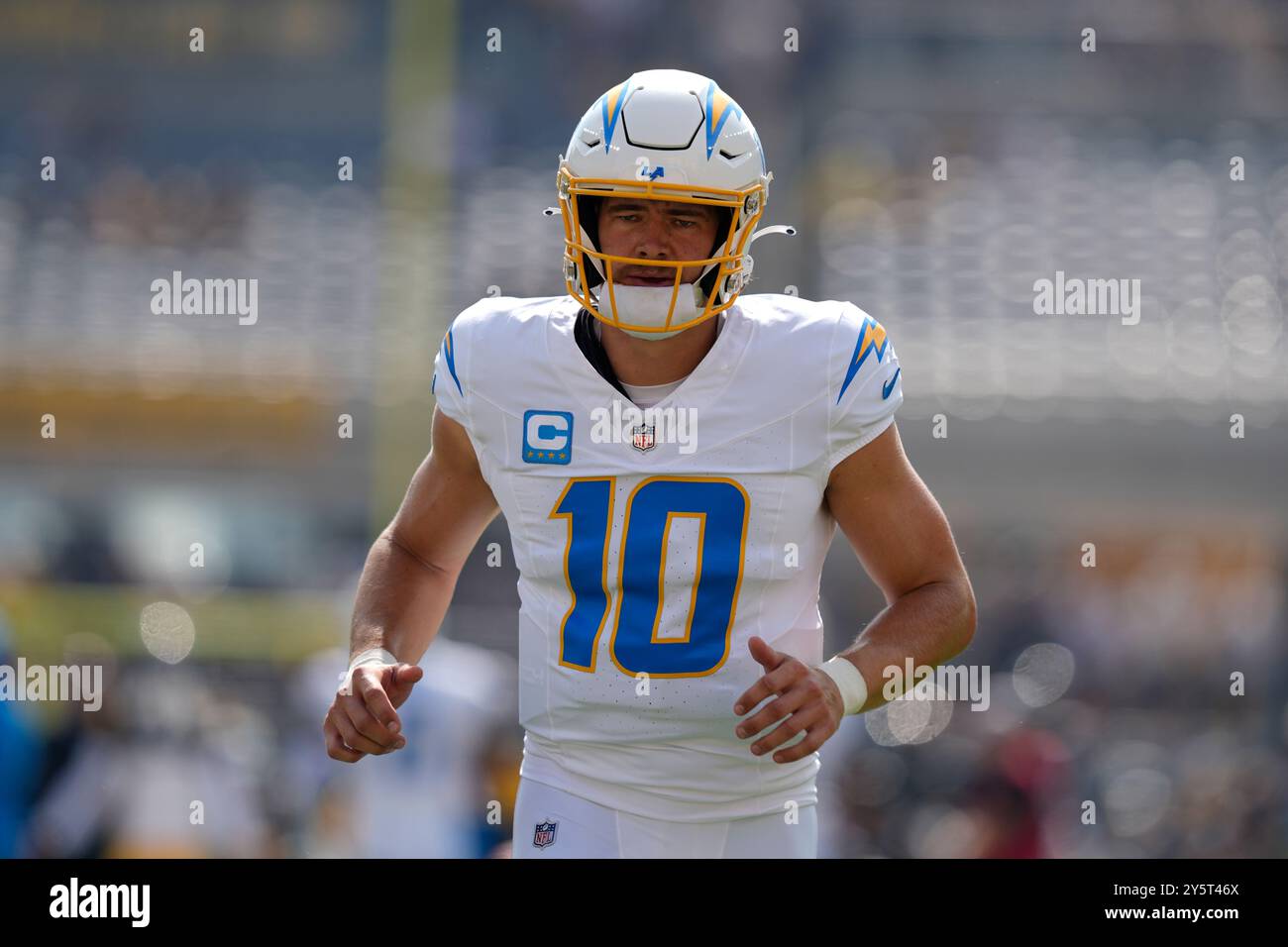 Pittsburgh, Pennsylvania, Stati Uniti. 22 settembre 2024. 22 settembre 2024: Justin Herbert n. 10 durante i Pittsburgh Steelers vs Los Angeles Charges all'Acrisure Stadium di Pittsburgh, Pennsylvania. Brook Ward/Apparent Media Group (Credit Image: © AMG/AMG via ZUMA Press Wire) SOLO PER USO EDITORIALE! Non per USO commerciale! Foto Stock