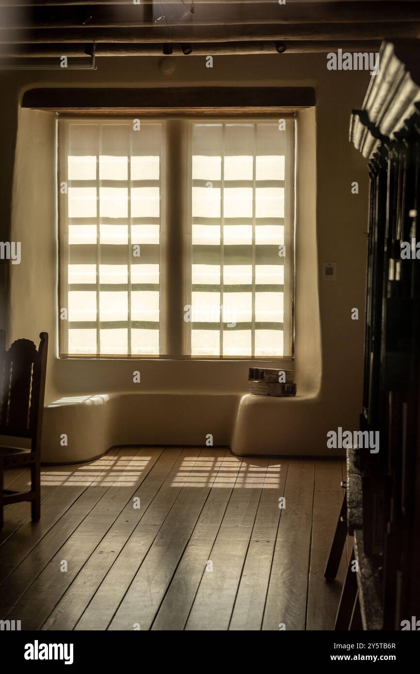 Interno di una stanza presso il Museum of Spanish Colonial Art di Santa Fe, New Mexico, Stati Uniti Foto Stock