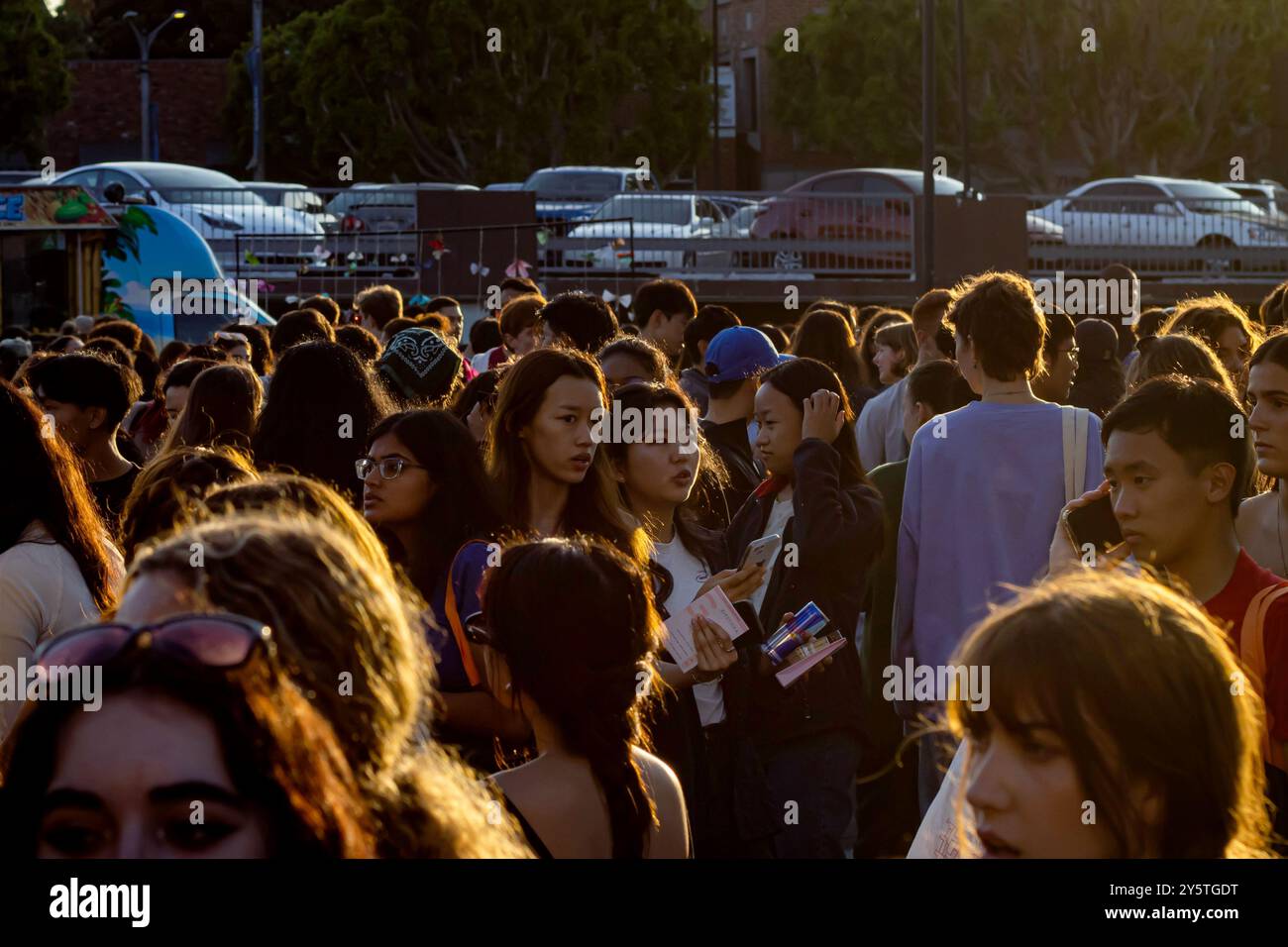 Westwood, Los Angeles, California, Stati Uniti. 22 settembre 2024. Gli studenti frequentano l'UCLA Westwood Village Block Party per dare il benvenuto a studenti nuovi e di ritorno all'inizio delle lezioni. Foto Stock