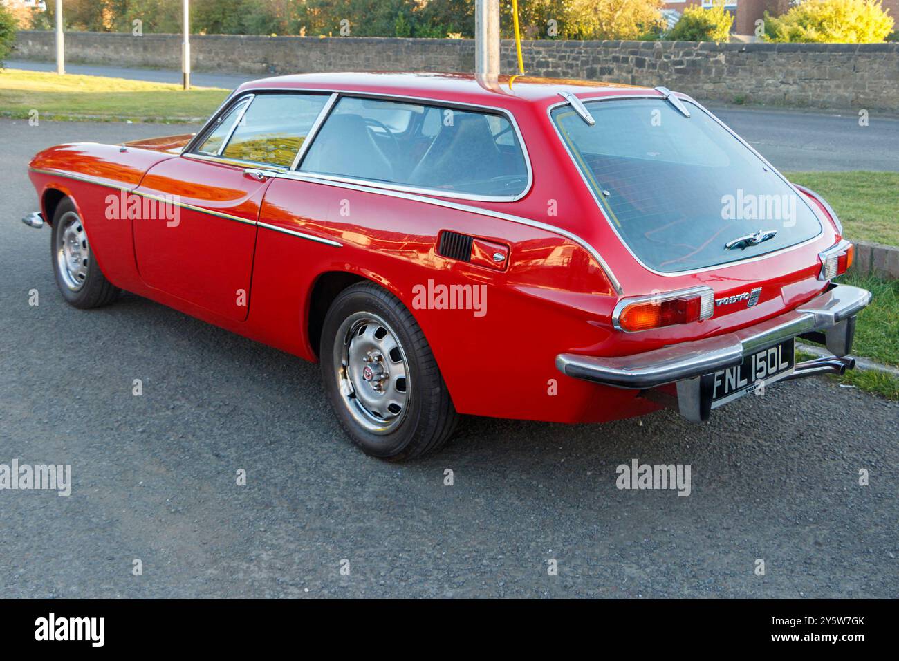 1973 Station wagon volvo 1800ES classica rossa d'epoca parcheggiata Foto Stock