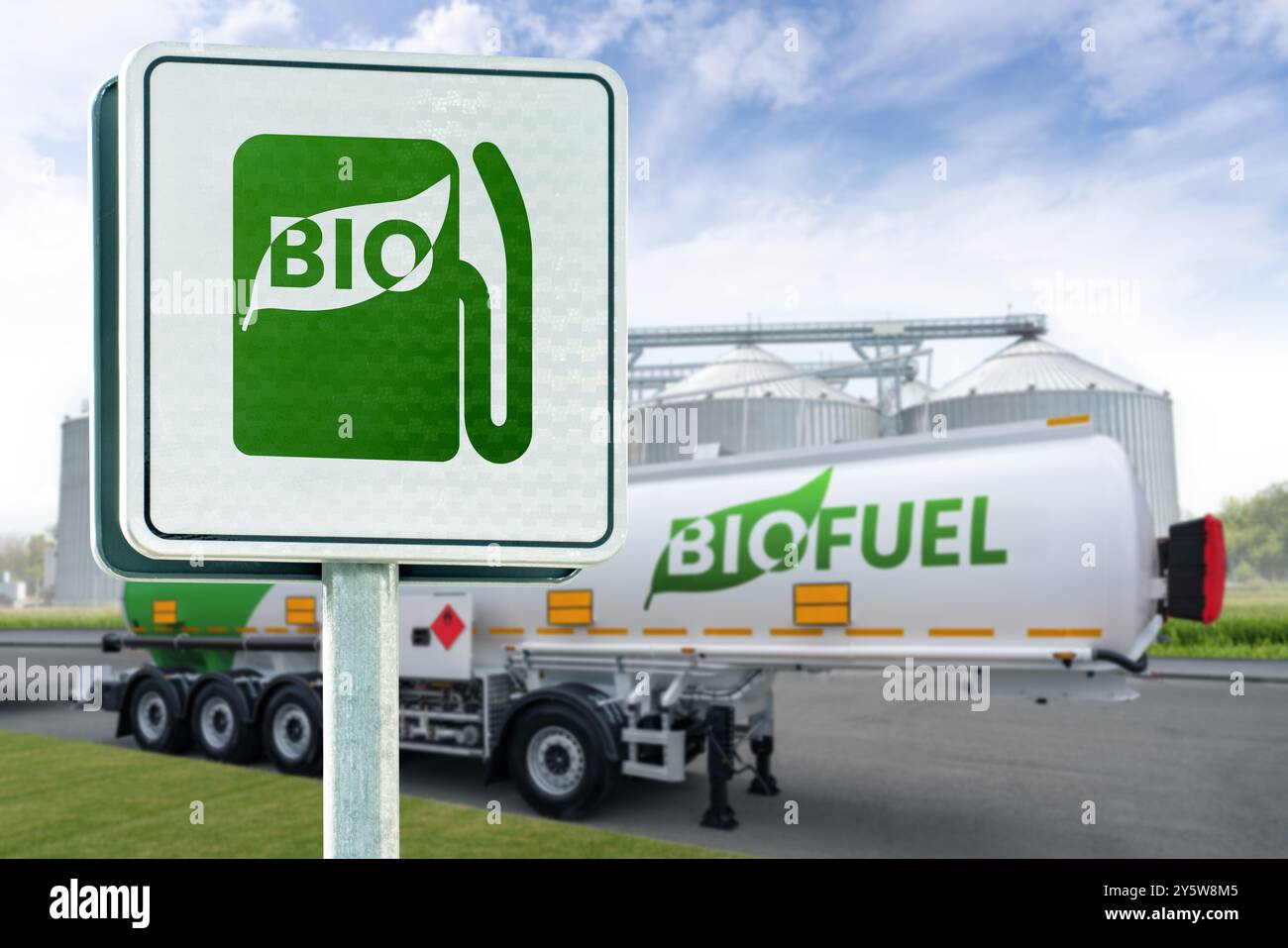 Segnale stradale con simbolo della stazione di rifornimento carburante biologico. Foto Stock
