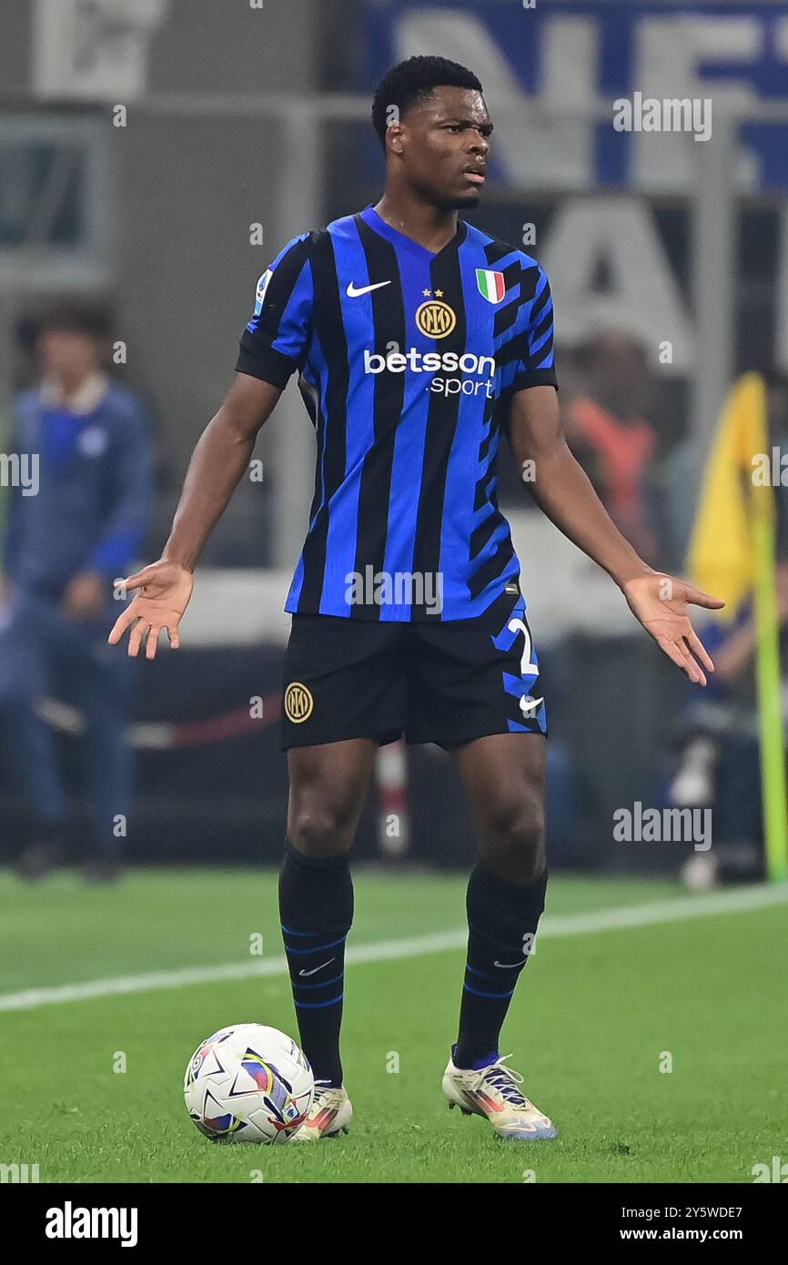 Denzel Dumfries, il difensore olandese #02 dell'Inter Milan, durante la partita di calcio di serie A dell'Inter Milan e dell'AC Milan allo Stadio San Siro di Milano, Italia, il 22 settembre 2024. Crediti: Piero Cruciatti/Alamy Live News Foto Stock