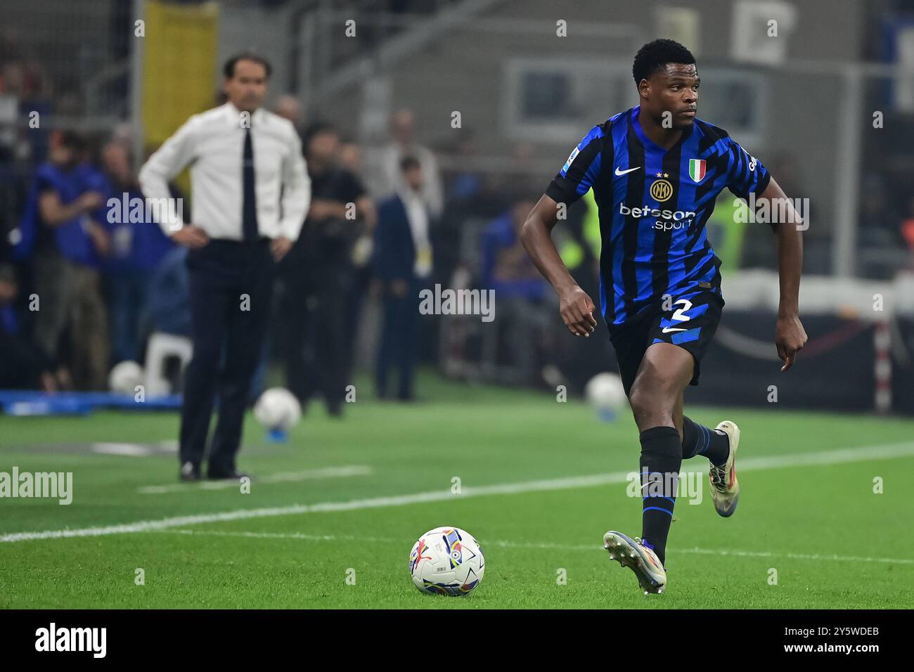 Denzel Dumfries, il difensore olandese #02 dell'Inter Milan, durante la partita di calcio di serie A dell'Inter Milan e dell'AC Milan allo Stadio San Siro di Milano, Italia, il 22 settembre 2024. Crediti: Piero Cruciatti/Alamy Live News Foto Stock