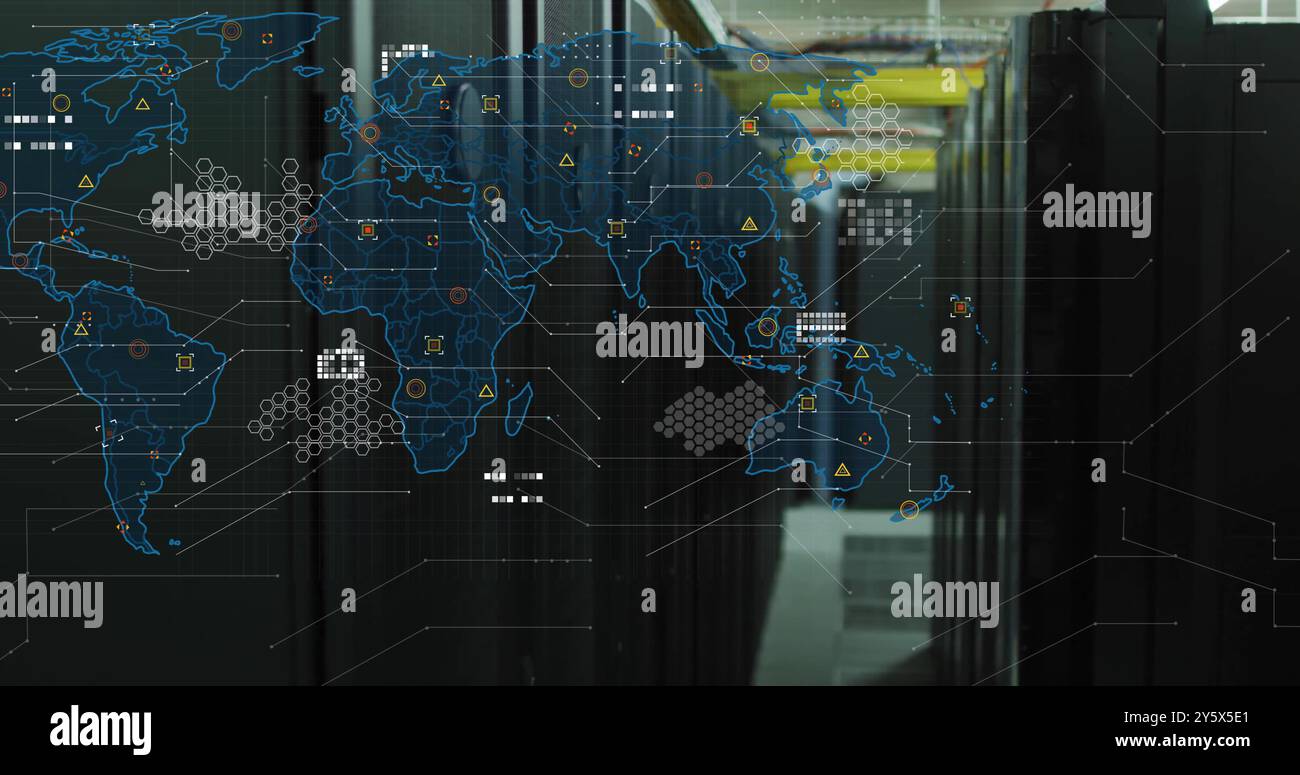 Connessioni di rete globali ed elaborazione dei dati su rack server nel data center Foto Stock
