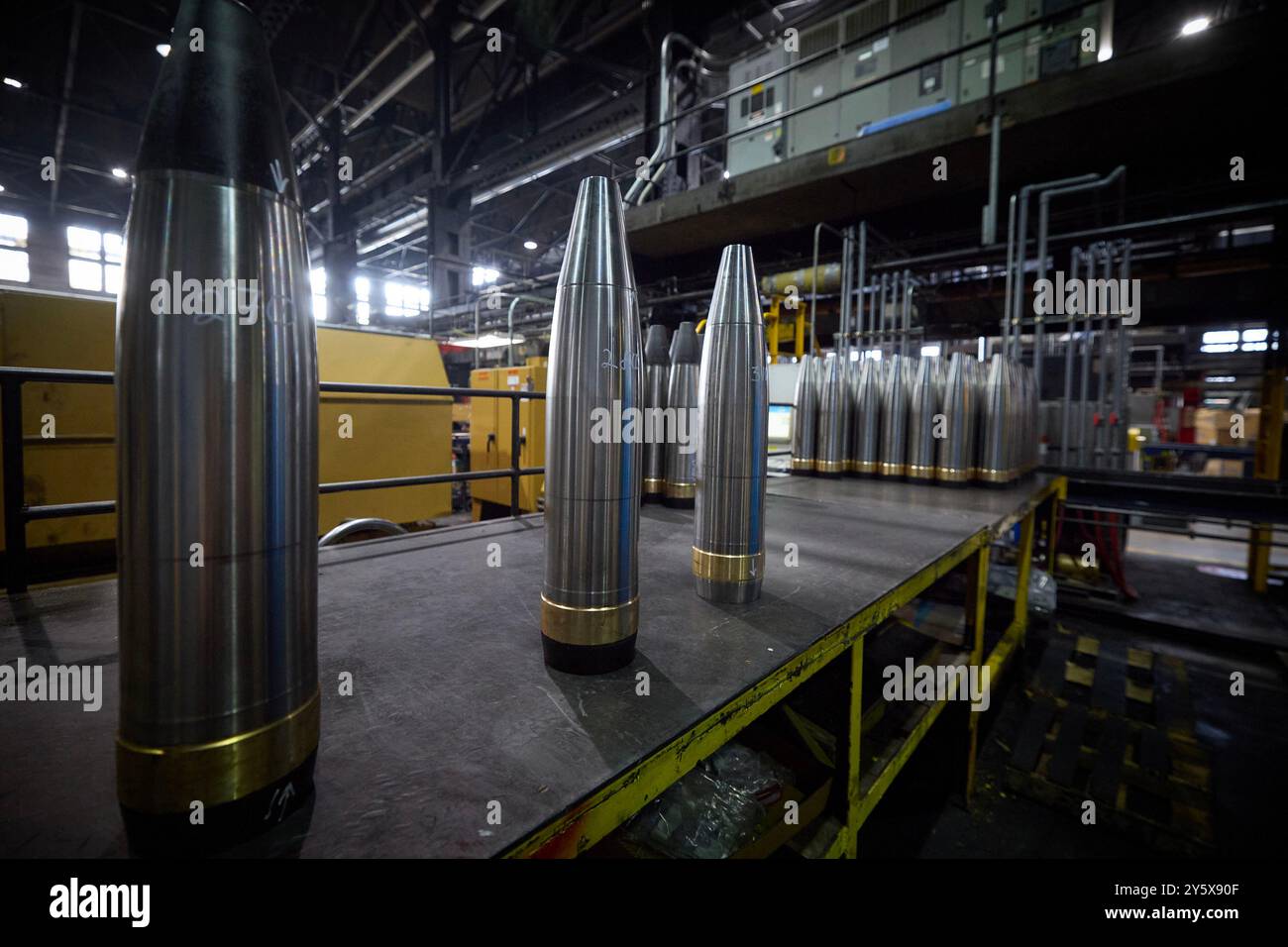 Scranton, Stati Uniti. 22 settembre 2024. Il presidente ucraino Volodymyr Zelenskyy riceve un tour dello Scranton Army Ammunition Plant da Rich Hansen, il rappresentante del comandante presso lo stabilimento di Scranton, Pa., domenica 22 settembre 2024. Zelenskyy era accompagnato dal governatore della Pennsylvania Josh Shapiro e dal senatore Bob Casey (D-Pa.). Foto tramite Ufficio Stampa Presidenziale ucraino/UPI credito: UPI/Alamy Live News Foto Stock