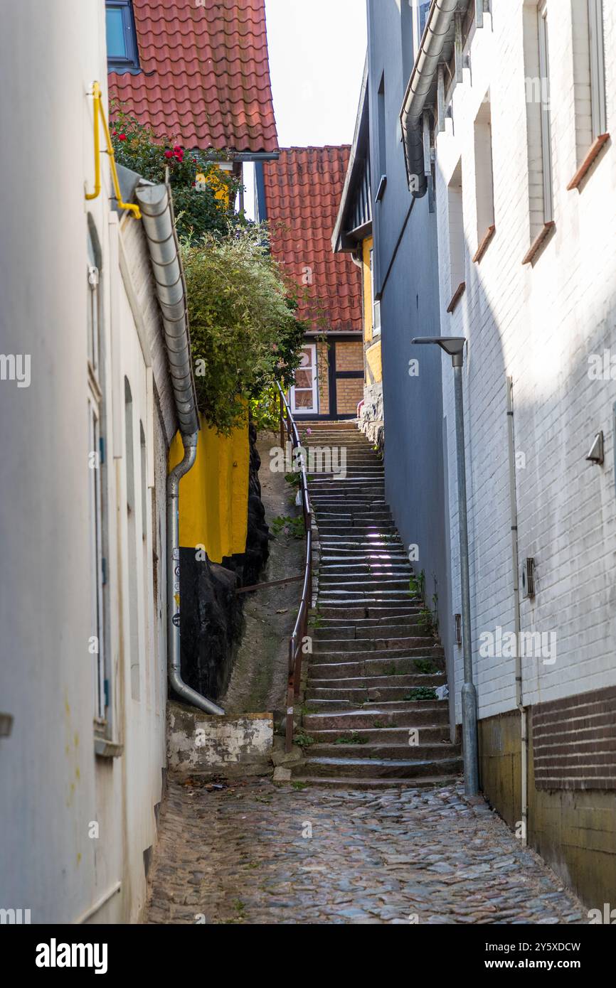 Scale dal lungomare del porto di Kappen fino alla chiesa di San Nicola. Scale dal porto alla chiesa di Kappeln. AM Hafen, Kappeln, Schleswig-Holstein, Germania Foto Stock