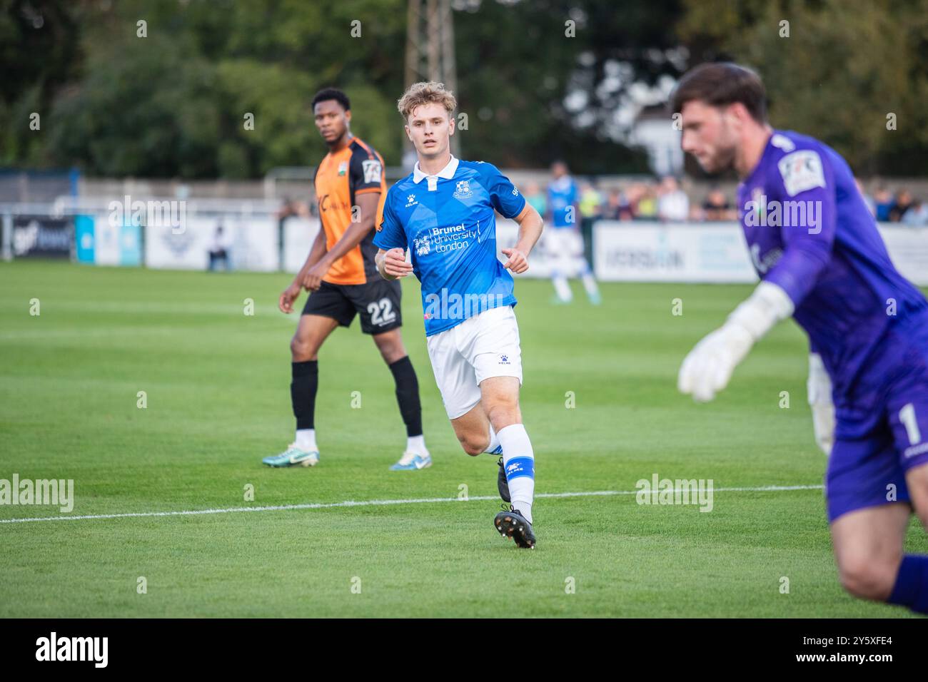Callum McFarlane preme il custode a Wealdstone vs Barnet 21/09/24 Foto Stock
