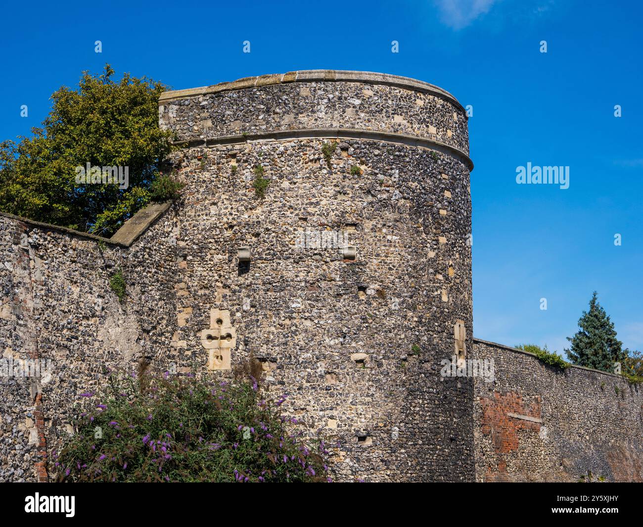 Le mura cittadine di Canterbury, romane e in seguito ricostruirono le difese. Canterbury, Kent, Inghilterra, Regno Unito, Gran Bretagna. Foto Stock