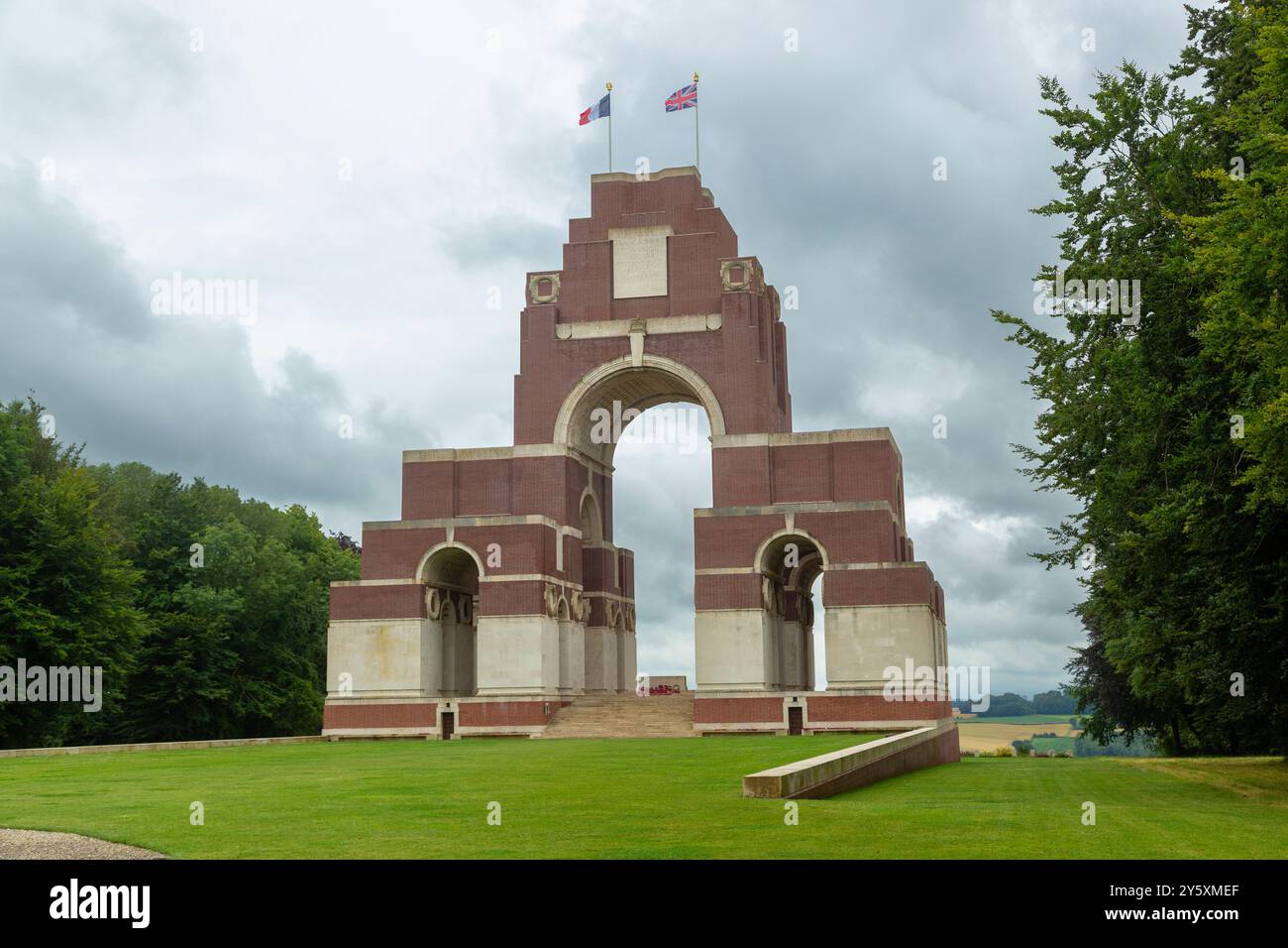 Il Thiepval Memorial to the Missing of the somme è un memoriale di guerra a 72.337 soldati britannici e sudafricani scomparsi Foto Stock