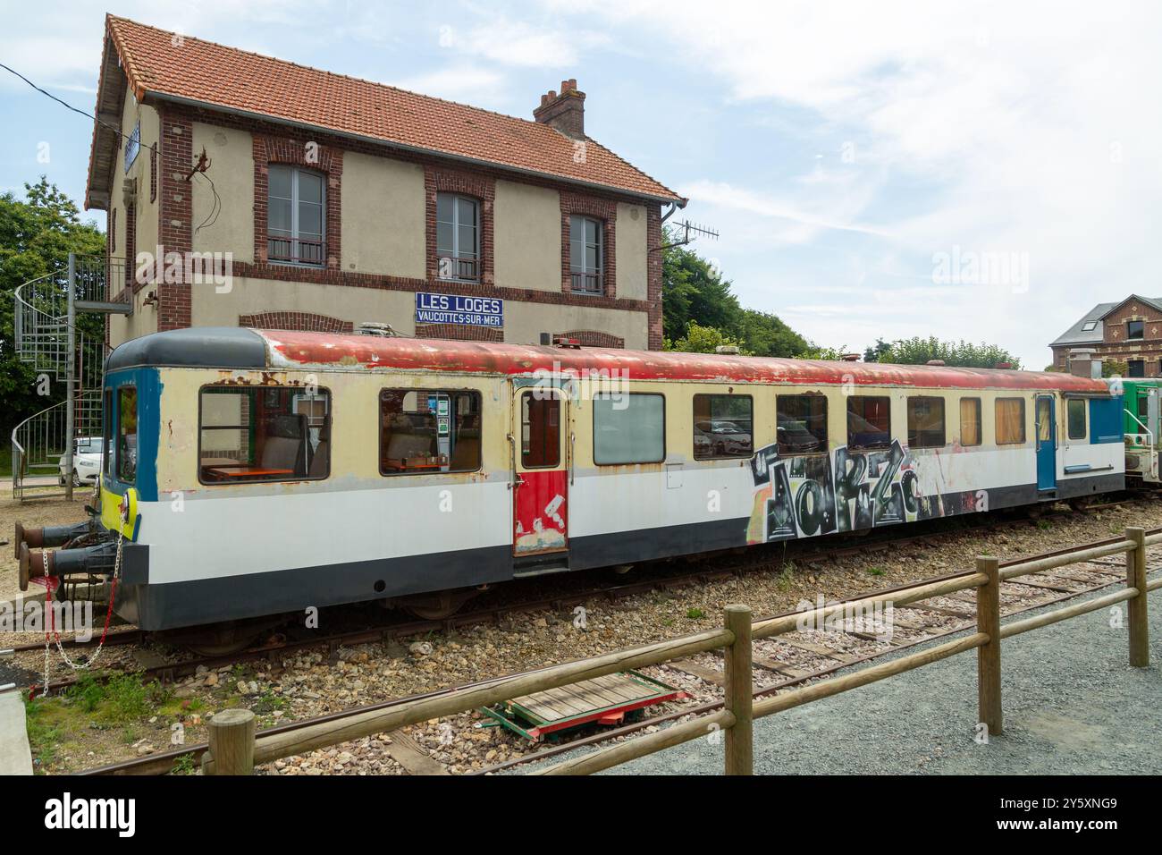 La vecchia stazione ferroviaria di Les Loges, Normandia, Francia Foto Stock