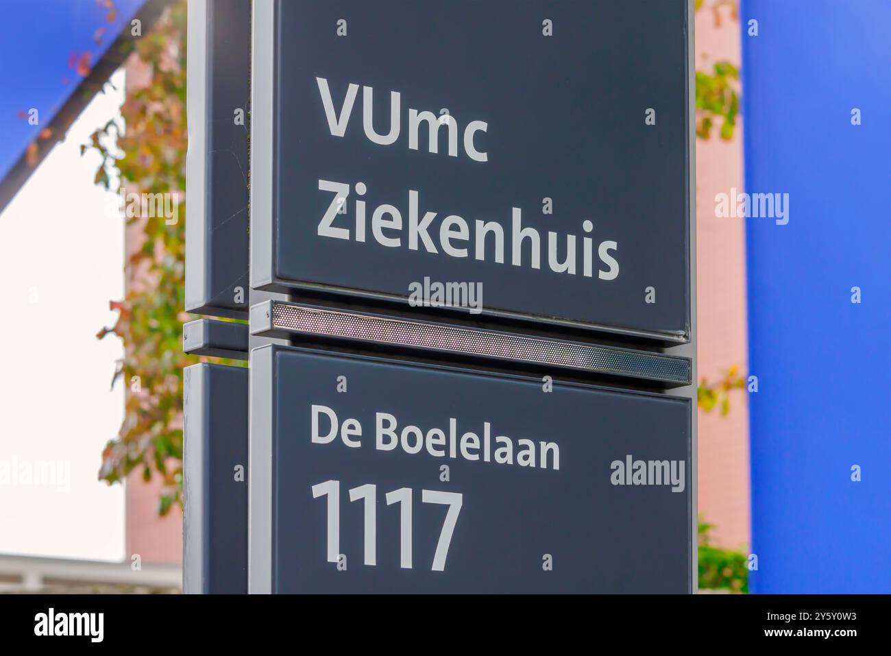 Amsterdam, Paesi Bassi - 4 settembre 2024: Cartello di ingresso dell'ospedale olandese VUmc di Amsterdam, Paesi Bassi Foto Stock