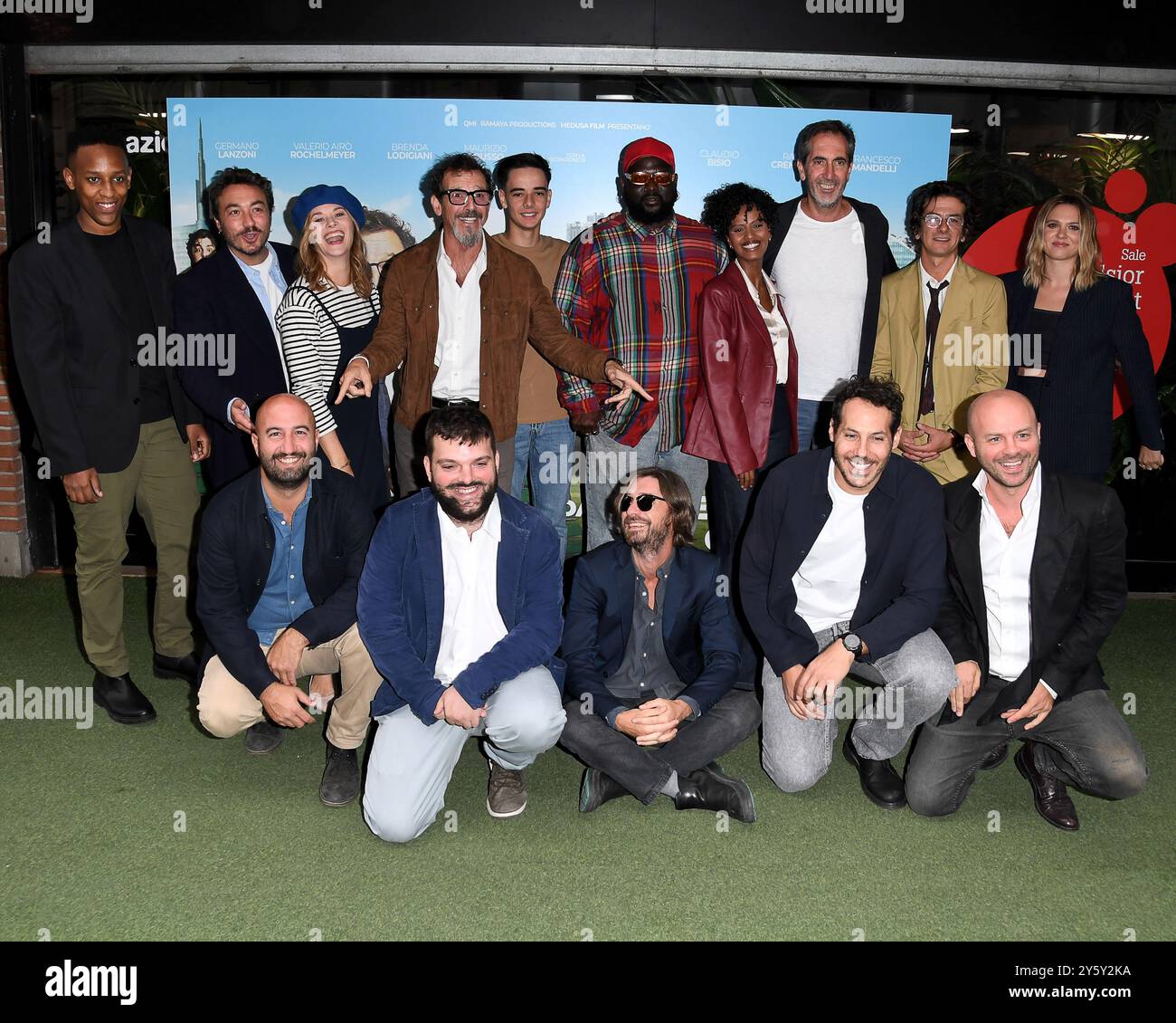 Milano, Photocall del film 'i'll Start over from Taaac' - Pietro Belfiore, Davide Bonacina, Andrea Fadenti, Andrea Mazzarella e Davide Rossi, Germano Lanzoni, Brenda Lodigiani, Paolo Calabresi, Francesco Mandelli, Maurizio Bousso, Leonardo Uslengo Laura Locatelli, Tommy Kuti, Martina Sammarco, Renato Avallone Foto Stock
