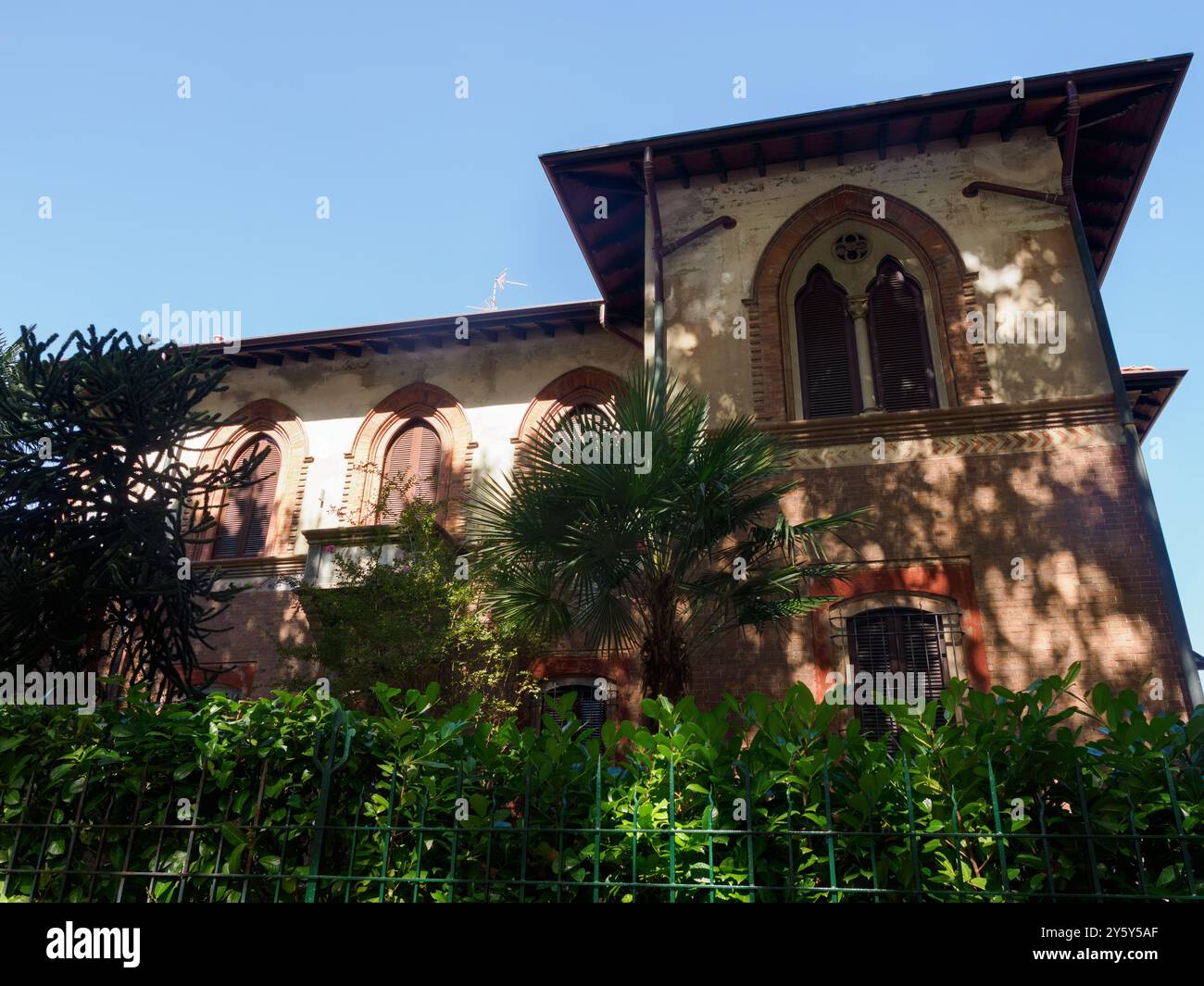 Vecchia casa lungo viale Cesare Battisti a Monza, Lombardia, Italia Foto Stock