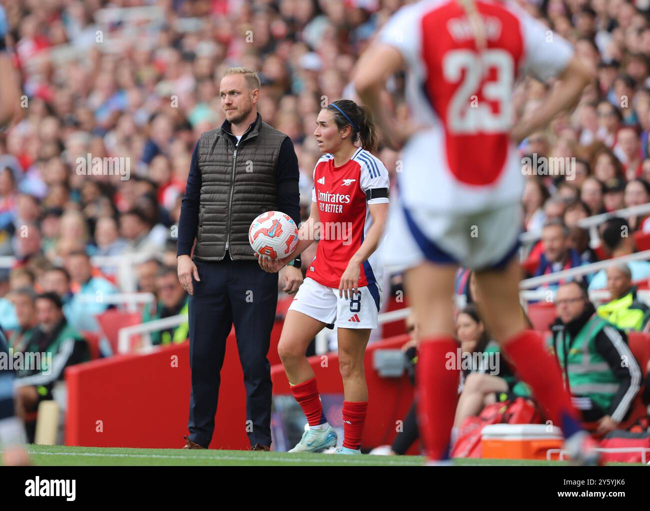 Jonas Eidevall infelice al lancio dopo essere stato sfidato da un Manchester City Player durante la partita di Barclays fa Women's Super League tra Arsenal e Manchester City all'Emirates Stadium di Londra domenica 22 settembre 2024. (Foto: Jade Cahalan | mi News) crediti: MI News & Sport /Alamy Live News Foto Stock
