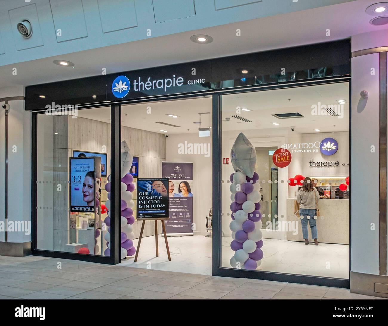 La clinica di bellezza thérapie di recente apertura nel centro commerciale Liffey Valley, Dublino, Irlanda. Foto Stock