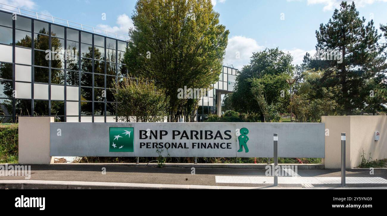 Segnaletica per BNP Paribas sede finanziaria personale a Bordeaux, Francia. Foto Stock