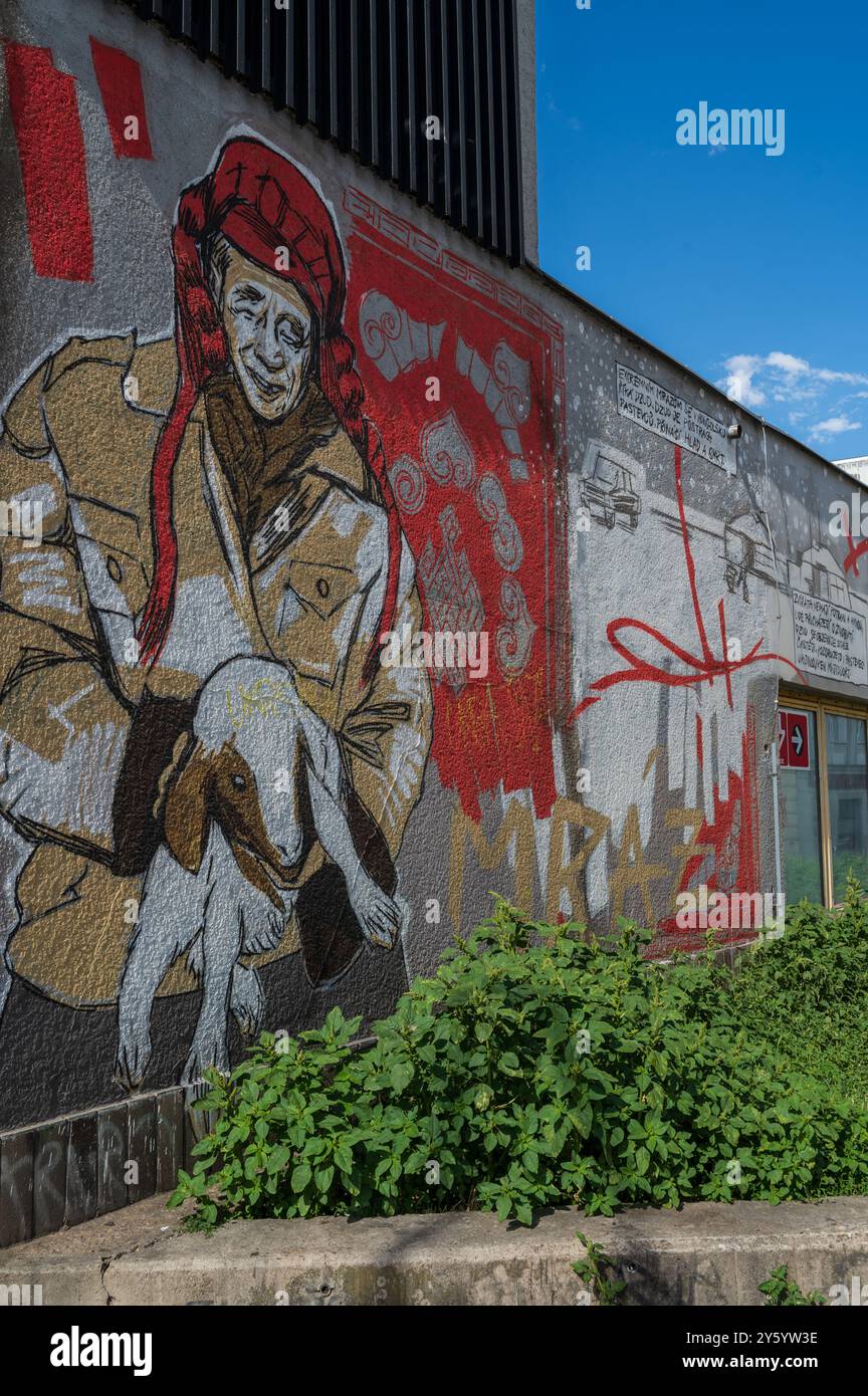 L'artista Toy Box ha decorato le pareti di Firenze con storie comiche sulla Cambogia e l'insegnante cambogiano Tith Davy, Praga Foto Stock