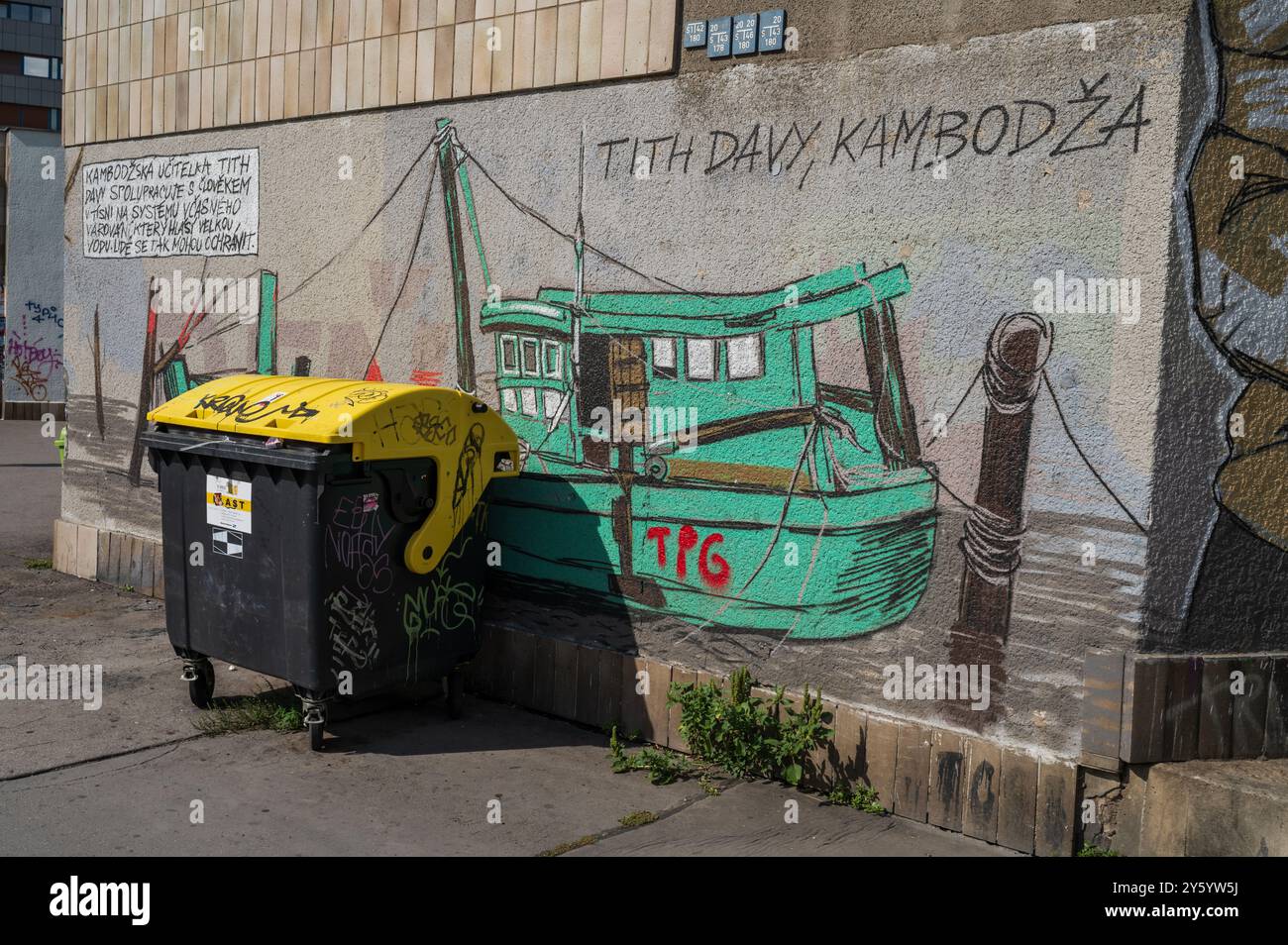 L'artista Toy Box ha decorato le pareti di Firenze con storie comiche sulla Cambogia e l'insegnante cambogiano Tith Davy, Praga Foto Stock
