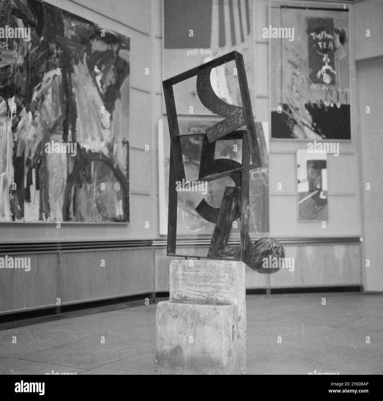MOSTRA GIOVANI ARTISTI CONTEMPORANEI A LONDRA 8 FEBBRAIO 1961 Foto Stock