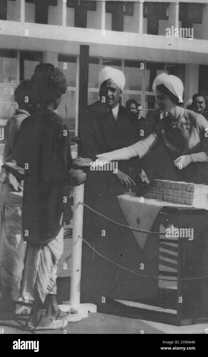 LA REGINA ELISABETTA II CON IL PRINCIPE FILIPPO A DELHI IL 27 GENNAIO 1961 Foto Stock