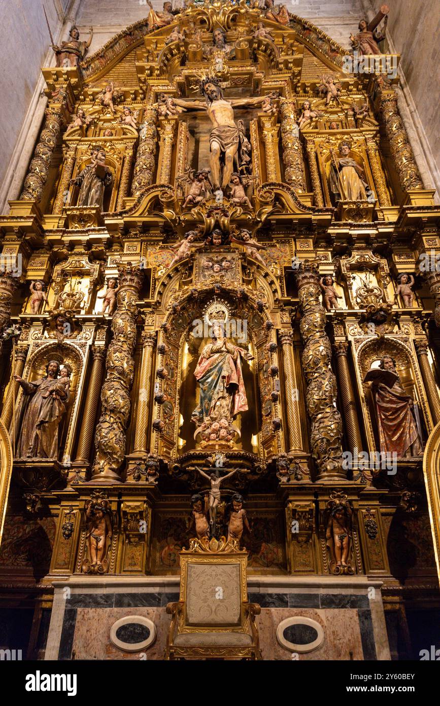 La cattedrale di Santa Maria del SEE, o cattedrale di Siviglia, è la cattedrale gotica più grande del mondo e un sito patrimonio dell'umanità dell'UNESCO in Spagna Foto Stock