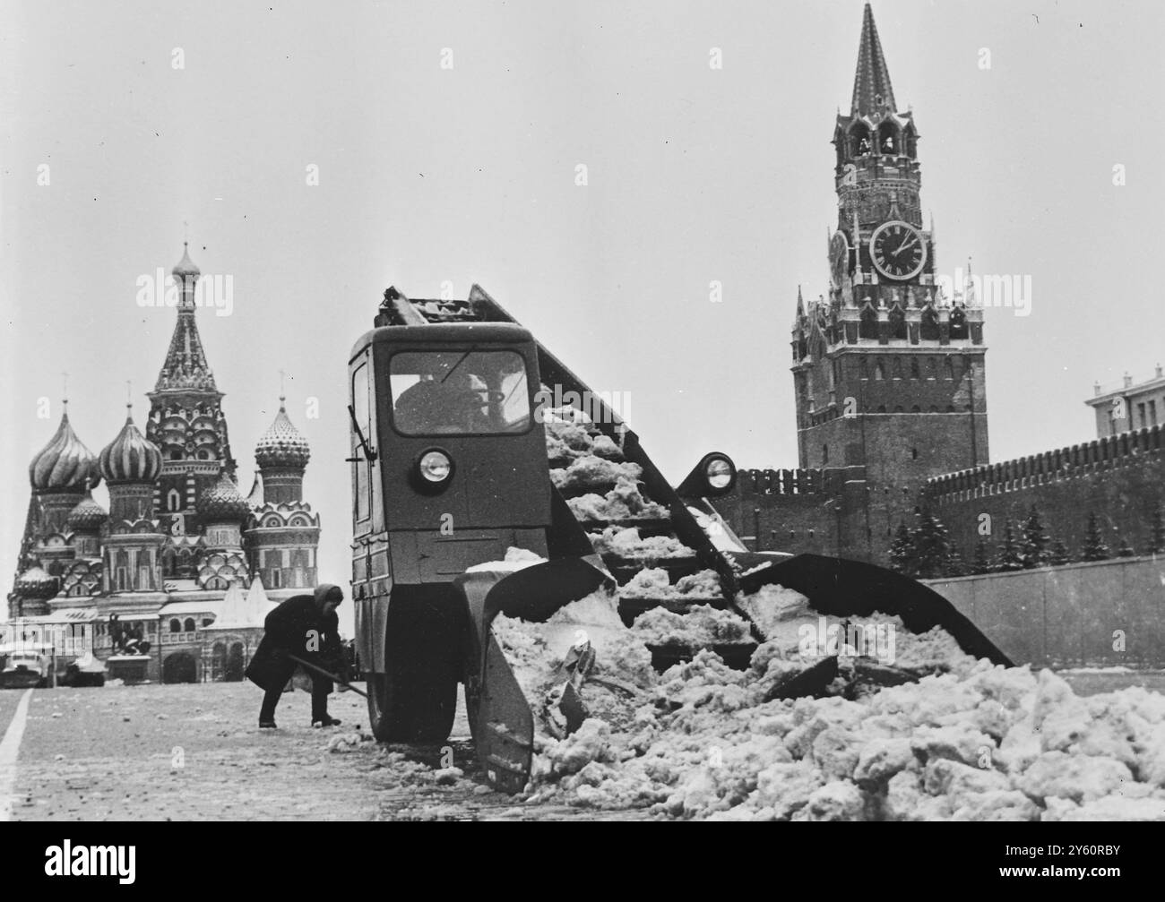 LA PIAZZA ROSSA PER LO SGOMBERO DELLA NEVE 2 NOVEMBRE 1960 Foto Stock