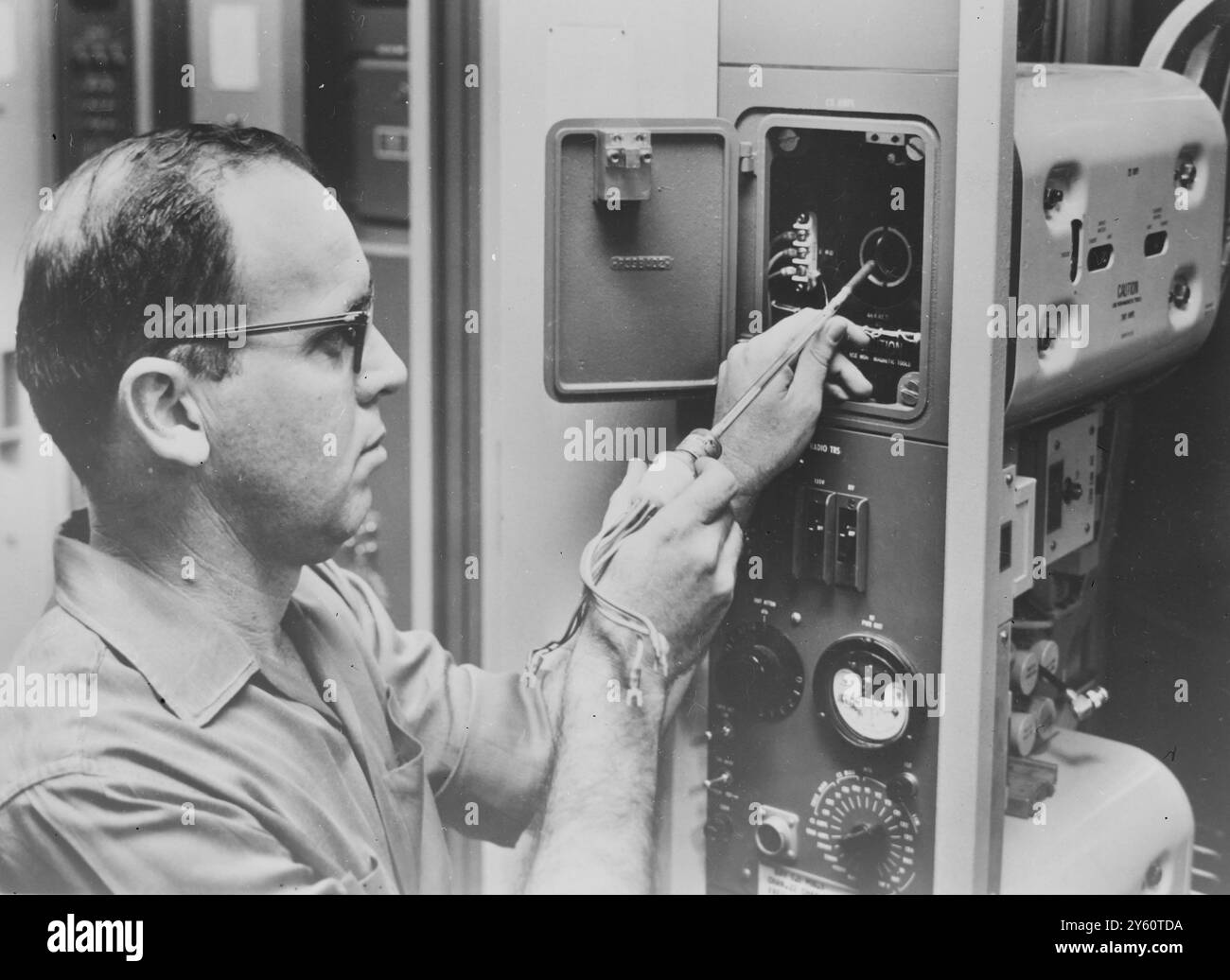 DISPOSITIVO DI AMPLIFICAZIONE PER STAZIONE DI TRASMISSIONE SATELLITARE A NEW YORK 23 OTTOBRE 1960 Foto Stock