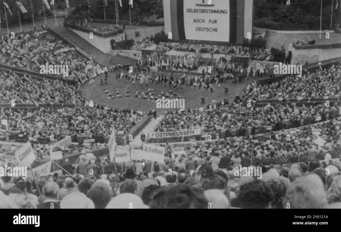 INCONTRI I PRIGIONIERI DI GUERRA DEI PRIGIONIERI DI GUERRA TEDESCHI INCONTRANO WILLY BRANDT IL 4 SETTEMBRE 1960 Foto Stock