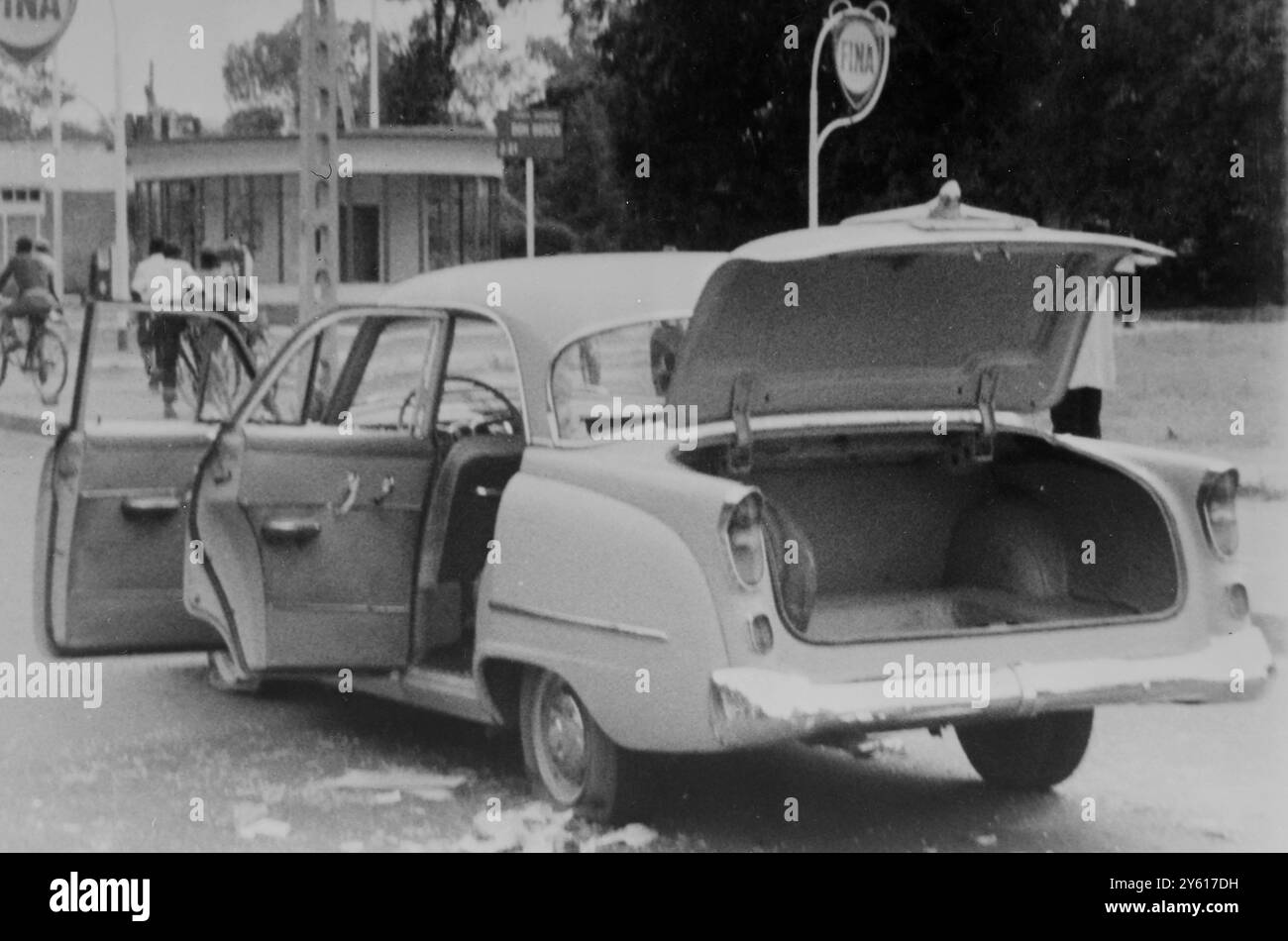 SOMMOSSE LE TRUPPE DEL CONGO AMMUTINATE SACCHEGGIANO L'AUTO 13 LUGLIO 1960 Foto Stock