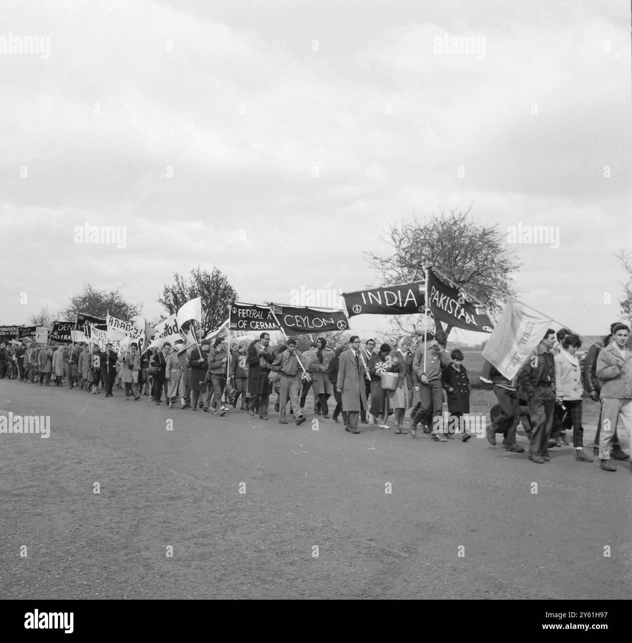 PROTESTA CONTRO LA BOMBA ATOMICA IL 17 APRILE 1960 Foto Stock