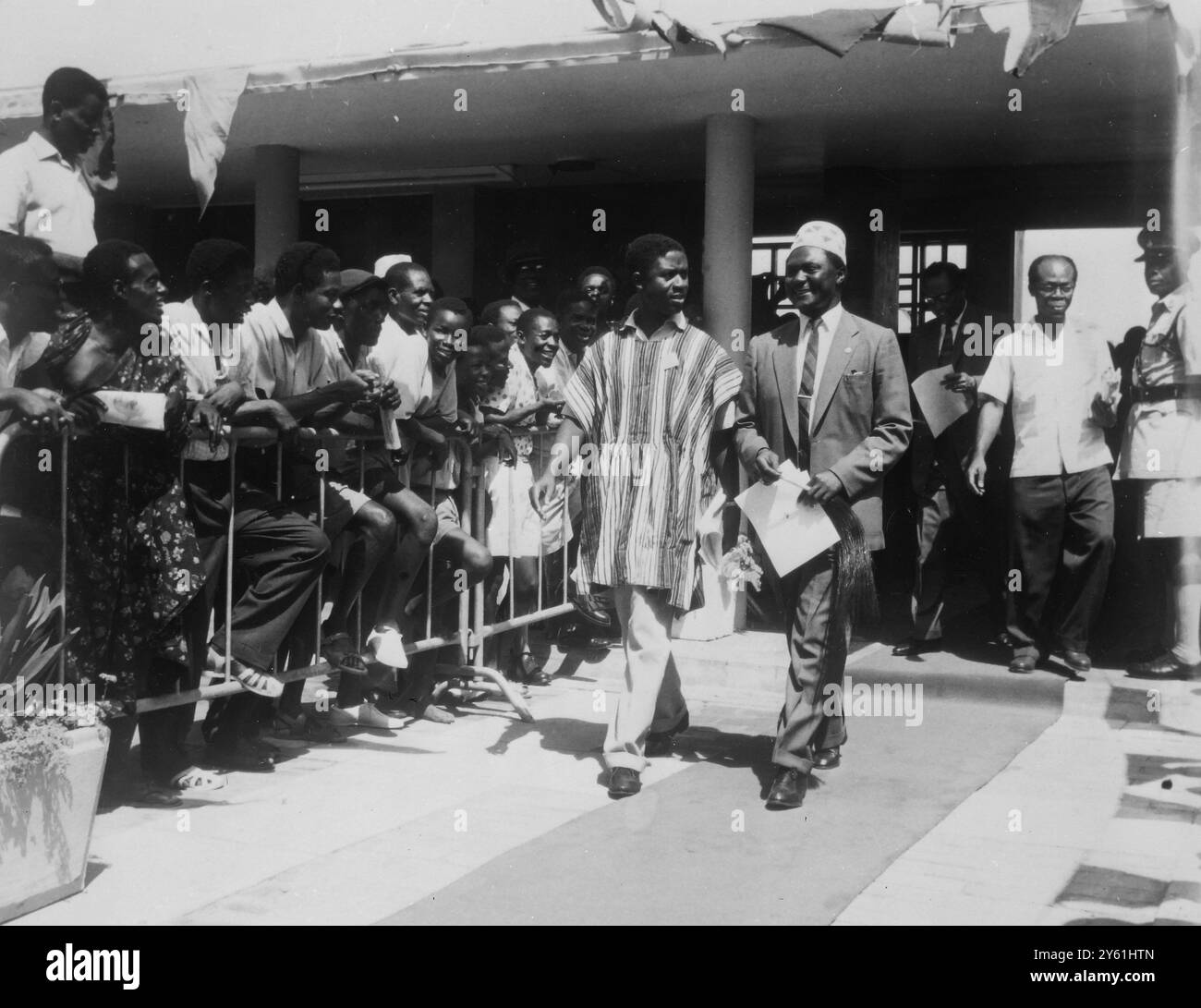 IL LEADER NAZIONALISTA AFRICANO TOM MBOYA ARRIVA AD ACCRA PER UN INCONTRO DI UN GRUPPO DI AZIONE POSITIVA IL 12 APRILE 1960 Foto Stock