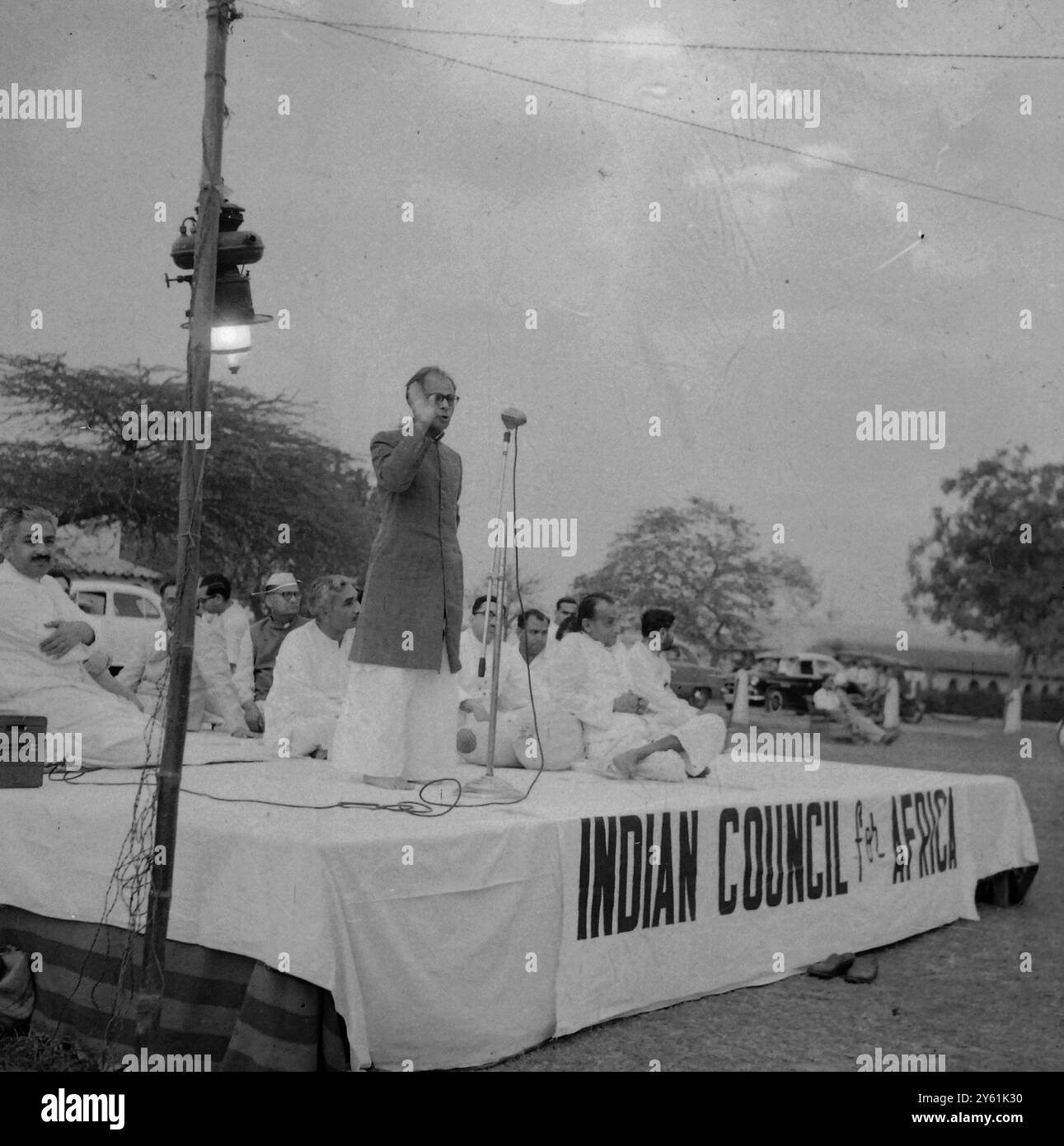 INCONTRI A NUOVA DELHI CONTRO LA POLITICA REPRESSIVA DEL BOVEMRMENT SUDAFRICANO - SADIQ ALI PARLA IL 4 APRILE 1960 Foto Stock