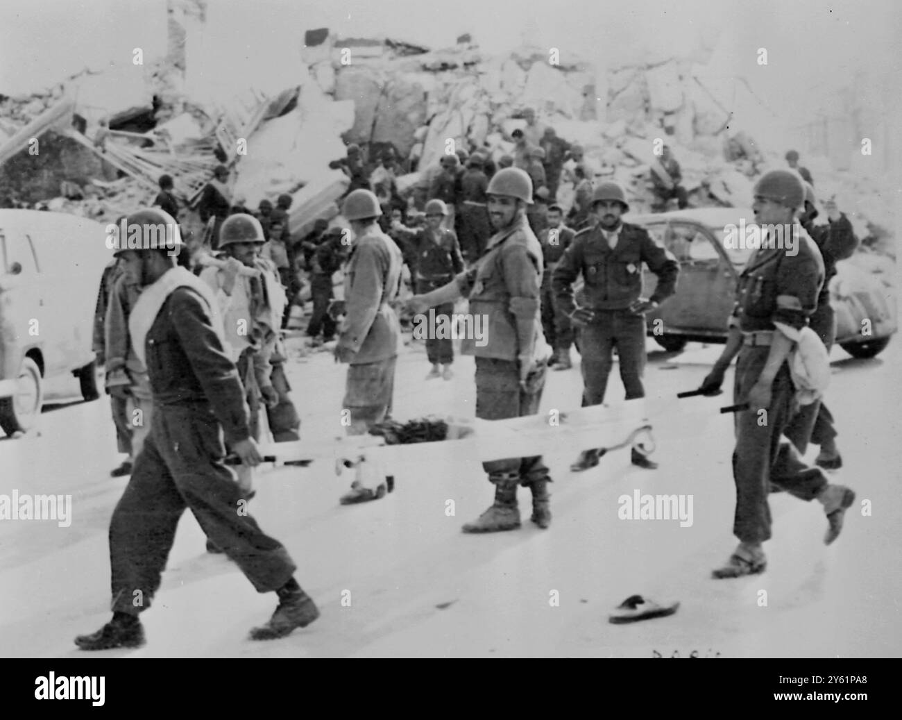 SOCCORRITORI IN SEGUITO AL TERREMOTO DI AGADIR DEL 2 MARZO 1960 Foto Stock