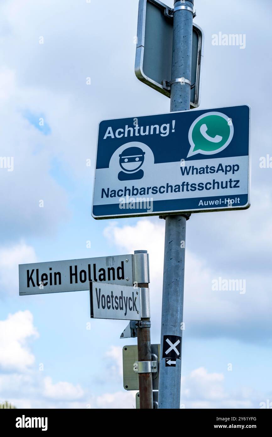 Cartello di protezione del quartiere contro i ladri, attraverso i gruppi WhatsApp, area rurale vicino al villaggio di Auwel vicino a Straelen, NRW, Germania Foto Stock