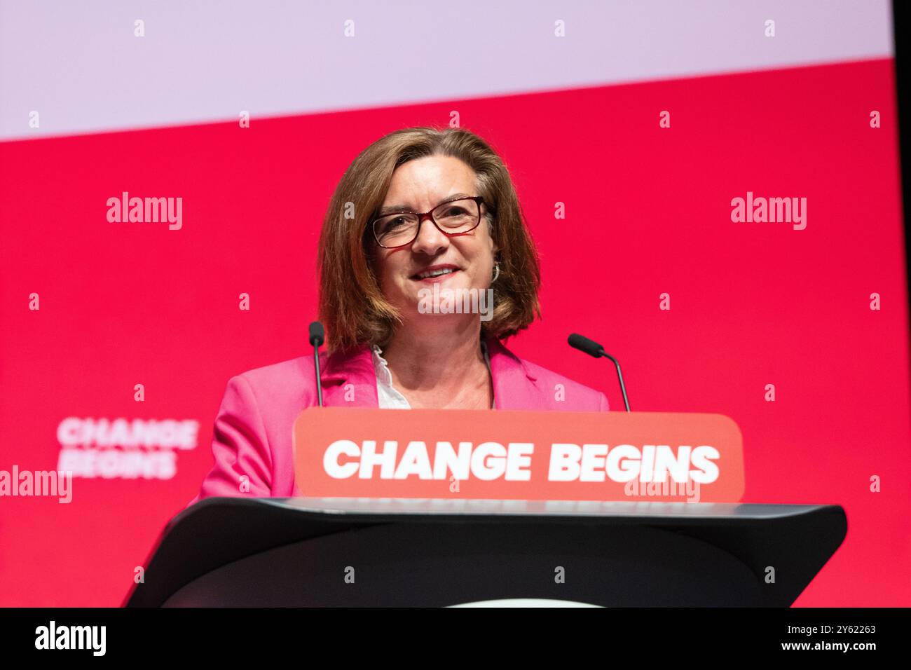 Liverpool, Regno Unito. 23 settembre 2024. Eluned Morgan, baronessa Morgan di Ely, primo ministro del Galles, membro della camera dei Lord, interviene alla conferenza laburista. Liverpool UK foto: Garyroberts/worldwidefeatures.com credito: GaryRobertsphotography/Alamy Live News Foto Stock