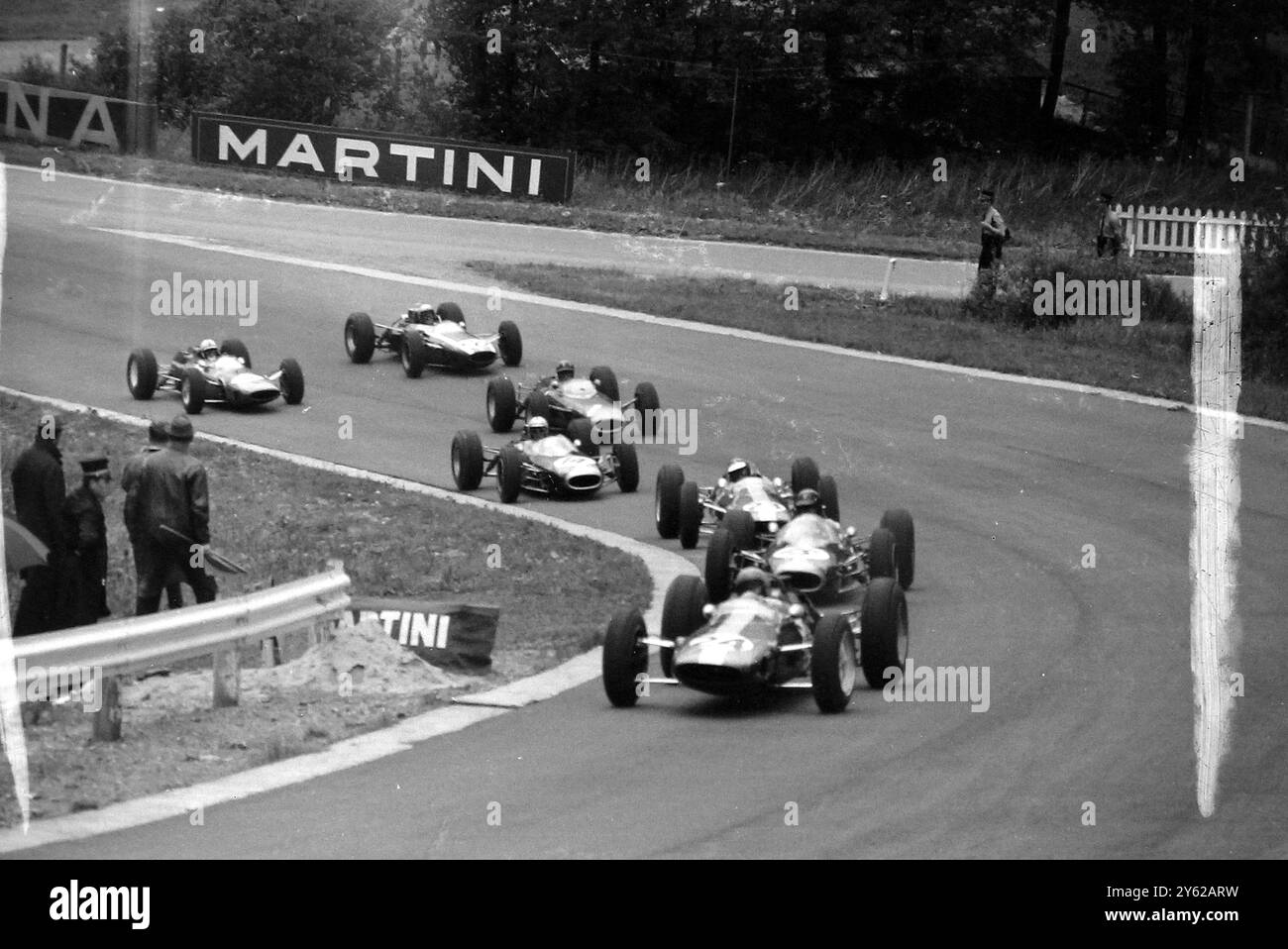 ARUNDELL PETE PILOTA CON JIM CLARK IN AZIONE NEL GRAN PREMIO DEL BELGIO / ; 16 GIUGNO 1964 Foto Stock