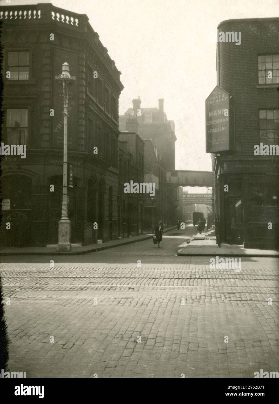 ARCHIVIO BOX 18 ARC 0545 - 0551 RIFERIMENTO: 003416 VEDUTE DEGLI EDIFICI STEPNEY CAUSEWAY . DATA : IL PROGRAMMA DI RICOSTRUZIONE 1929 È STATO SEGUITO ALL'INIZIO DEL 1930S. Foto Stock