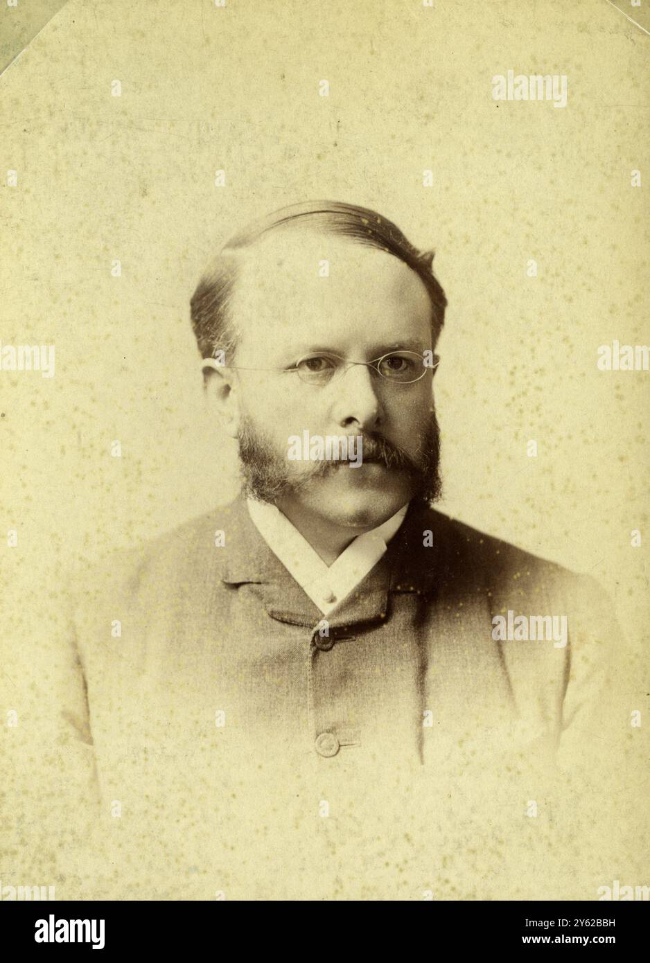 ARCHIVIO BOX 4 ARC 0101 RIFERIMENTO: 001441 DR BARNARDO: RITRATTO DATA : C 1890S TESTA E SPALLE VIGNETTATE . FRUSTE E BAFFI DI MONTONE. PRESO A TORONTO Foto Stock