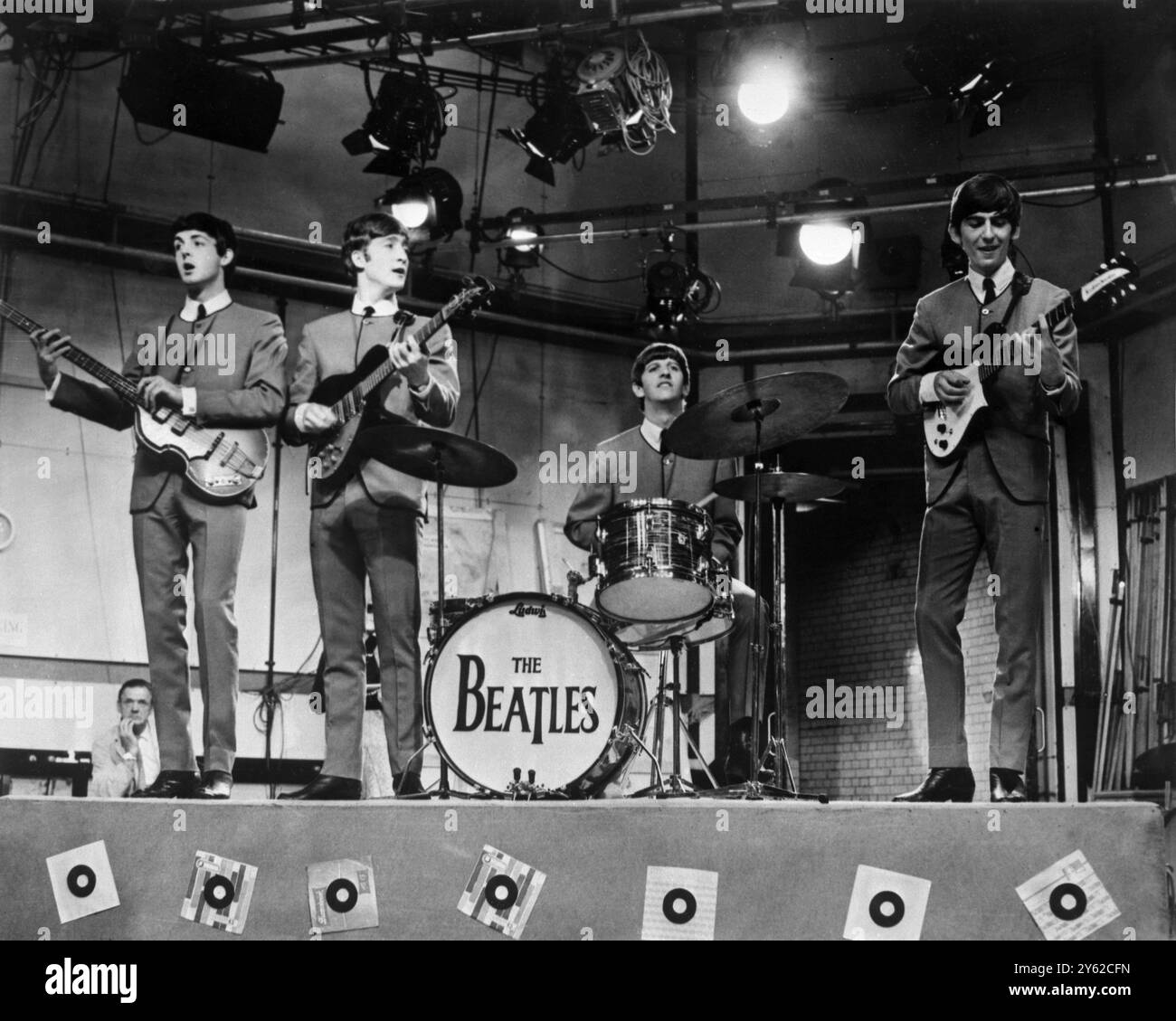 I Beatles durante la registrazione di un programma televisivo dell'11 ottobre 1963 Foto Stock