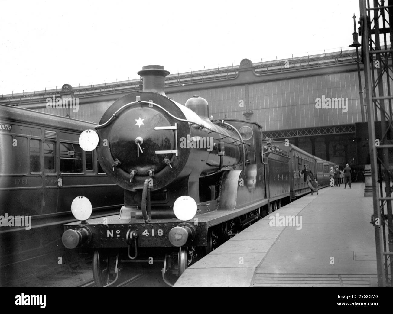 Southern Rail Train alla stazione di Waterloo, Londra, 1923. Foto Stock