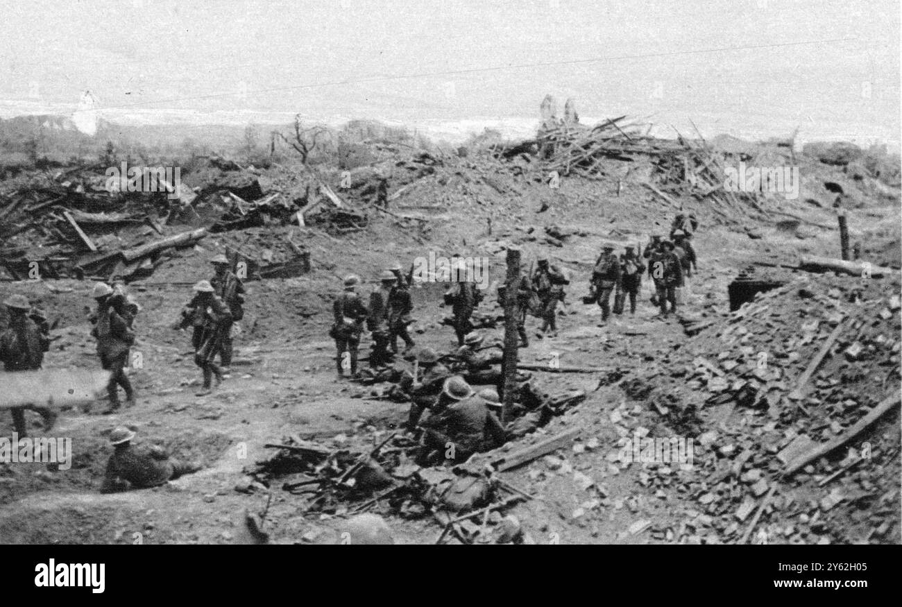 Dopo la sua cattura da parte delle truppe irlandesi nella grande battaglia di Messines Ridge: Rovine del villaggio di Wytschaete, Belgio, 23 giugno 1917 Foto Stock