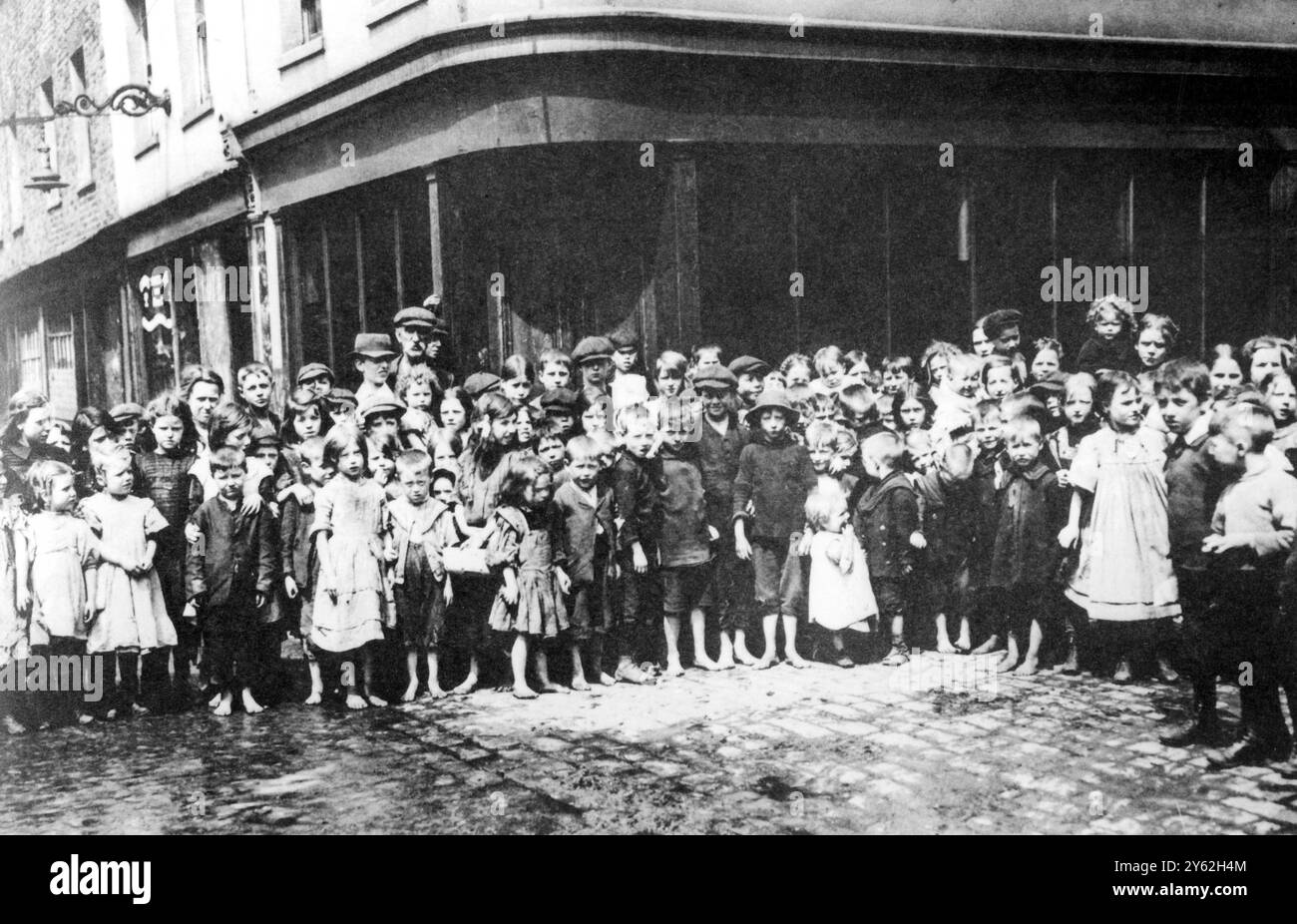 Bambini di strada nella Londra vittoriana. Foto Stock